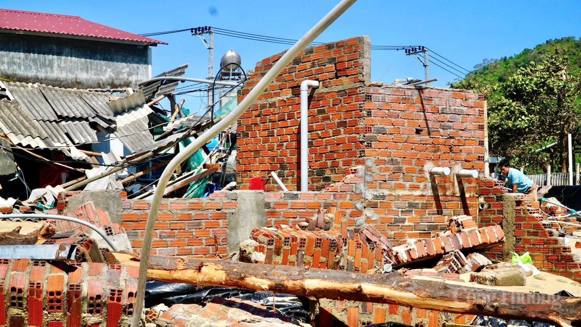 Gia Lai: Giữa đổ nát hoang tàn, tình người neo lại sau bão Kalmaegi - 4