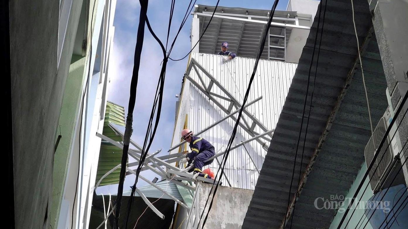 Gia Lai: Giữa đổ nát hoang tàn, tình người neo lại sau bão Kalmaegi - 9