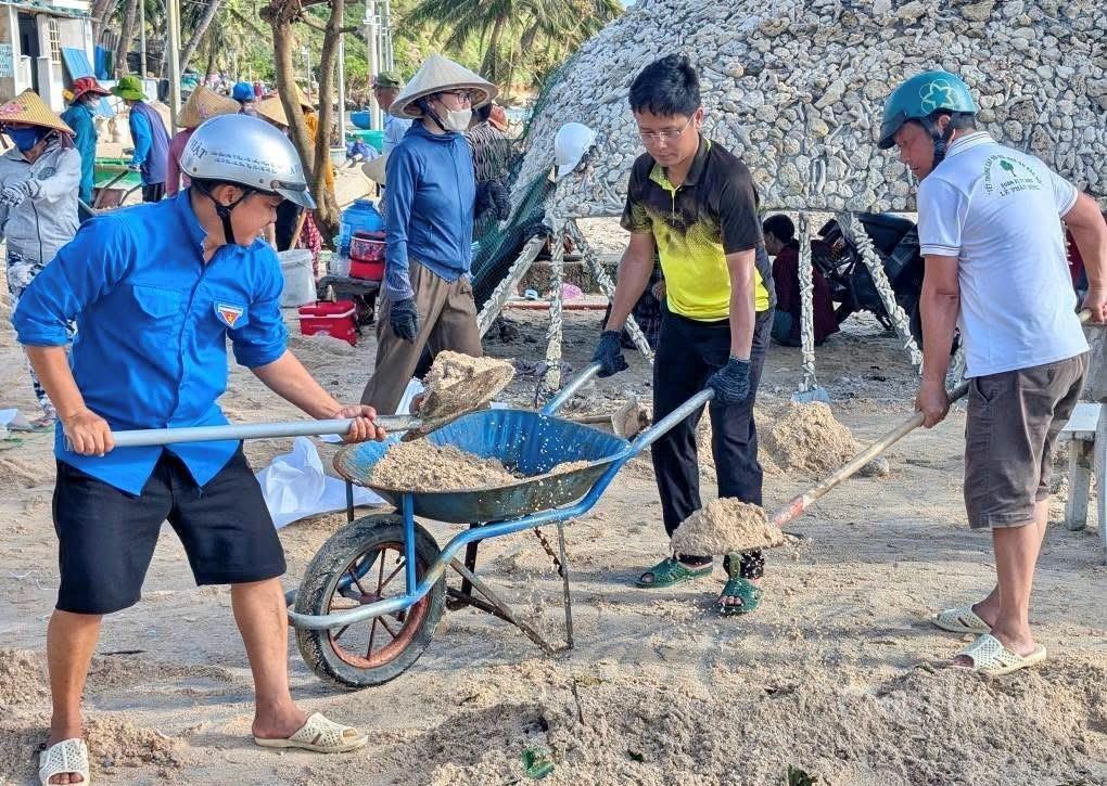 Gia Lai: Giữa đổ nát hoang tàn, tình người neo lại sau bão Kalmaegi - 15