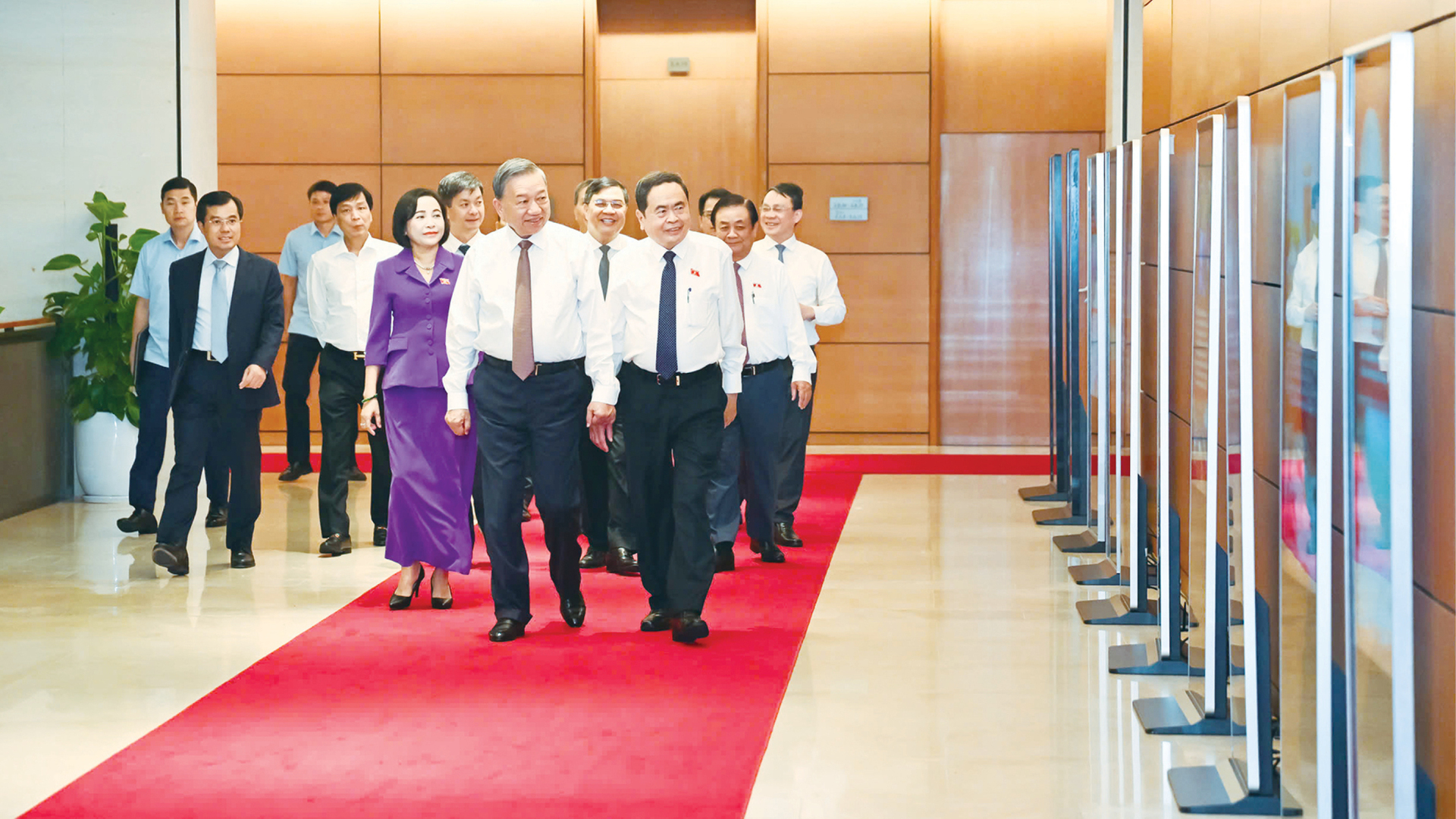 Tổng Bí thư Tô Lâm, Chủ tịch Quốc hội Trần Thanh Mẫn và các đồng chí lãnh đạo dự Hội nghị chuyên đề “Bình dân học vụ số - Quốc hội số"