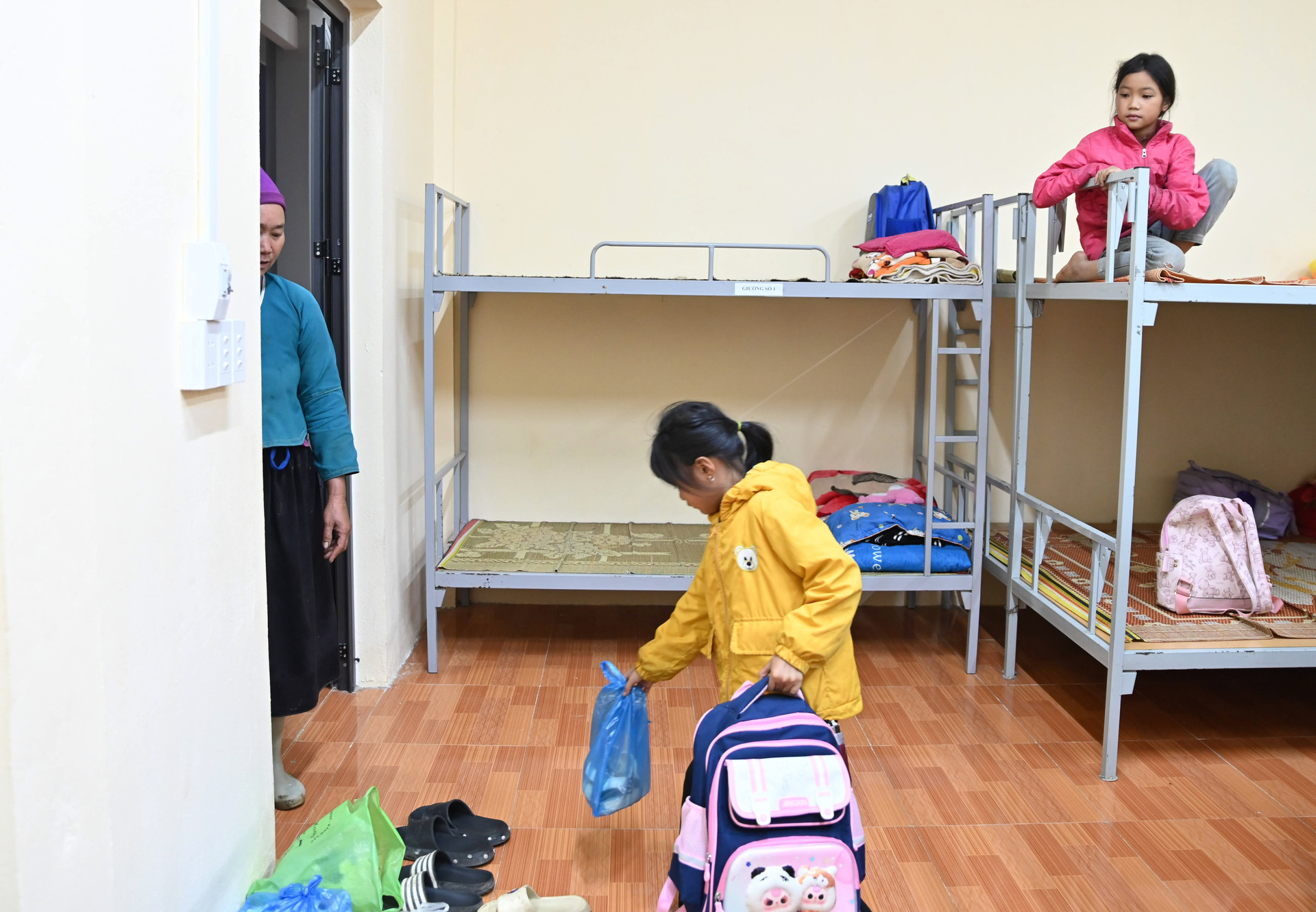 Tặng nhà bán trú và hàng nghìn áo giữ nhiệt cho đồng bào dân tộc Tuyên Quang - 12