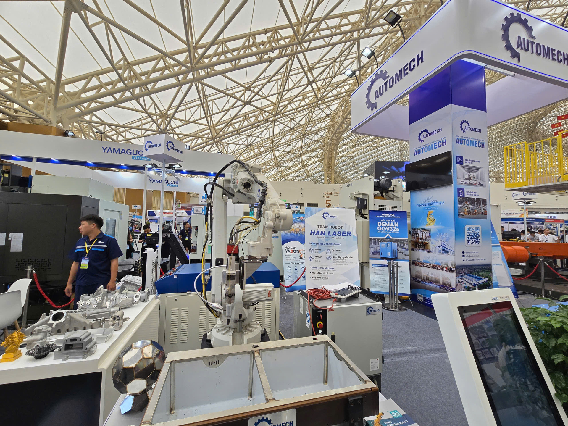 Nhiều sản phẩm công nghệ của các doanh nghiệp trong nước đã từng bước khẳng định vị thế, chỗ đứng trên thị trường trong và ngoài nước. Ảnh: Thu Hường