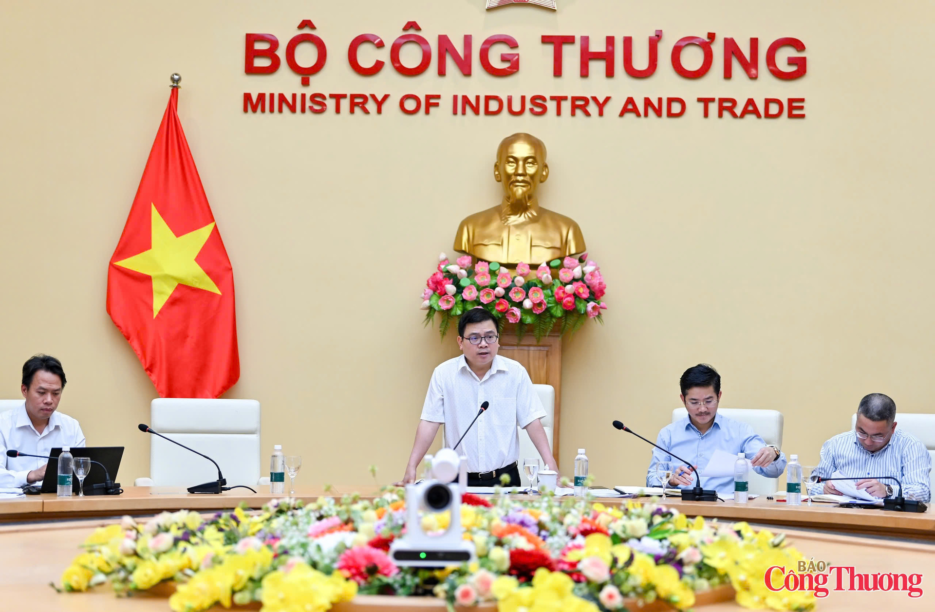 Thứ trưởng Trương Thanh Hoài phát biểu chỉ đạo tại hội thảo.