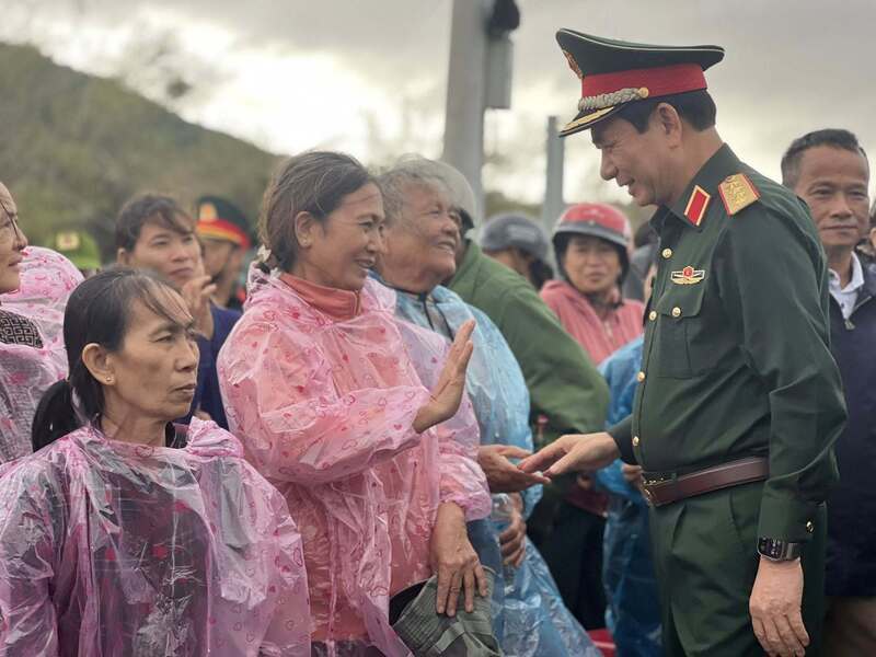 Gia Lai: Sức mạnh tình người đè cơn lũ dữ - 14