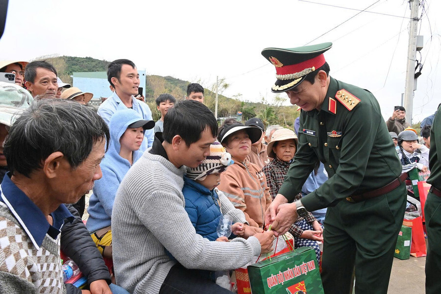 Gia Lai: Sức mạnh tình người đè cơn lũ dữ - 15