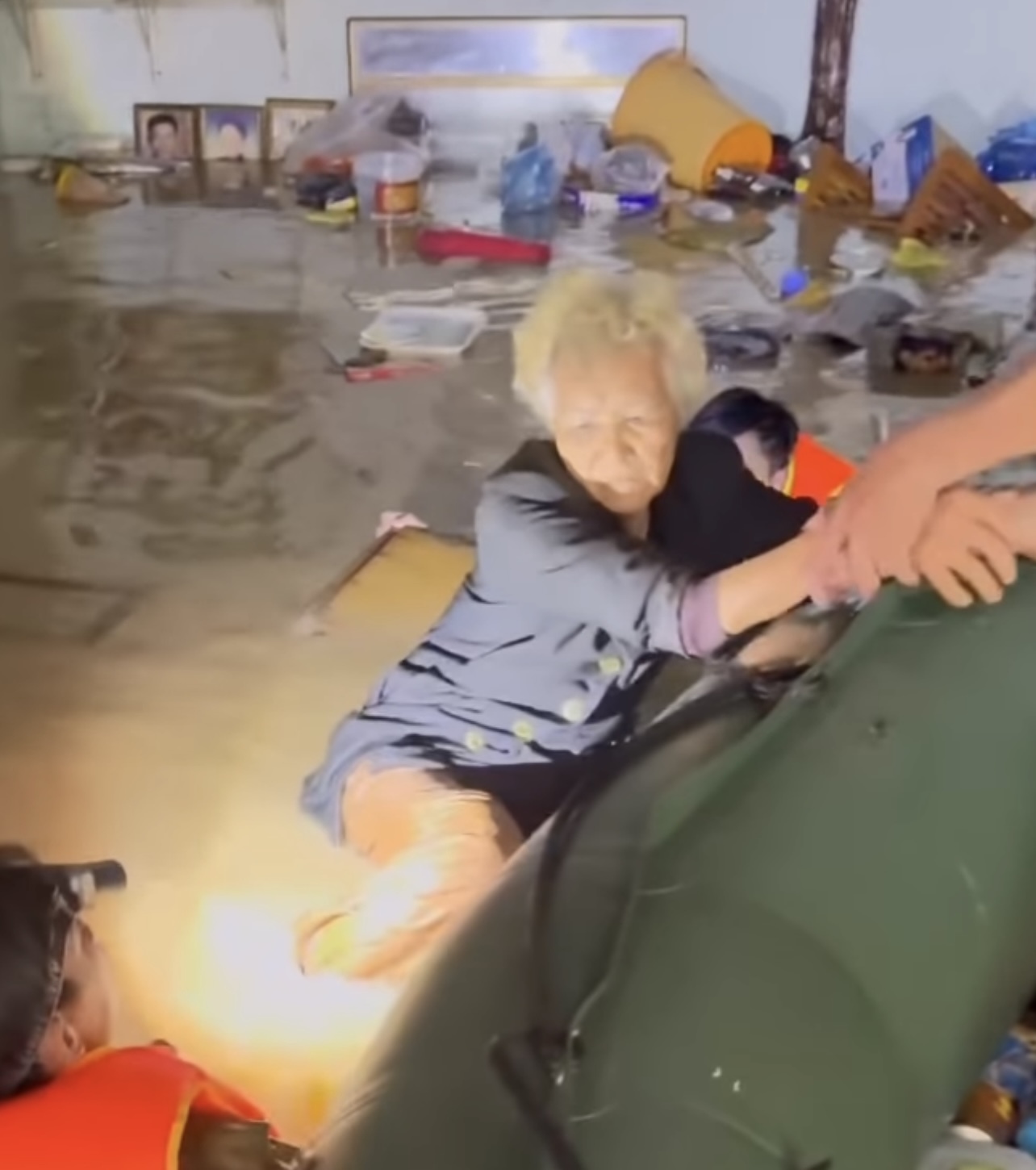 Gia Lai: Sức mạnh tình người đè cơn lũ dữ - 6