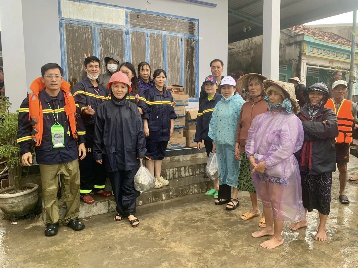 Gia Lai: Sức mạnh tình người đè cơn lũ dữ - 8