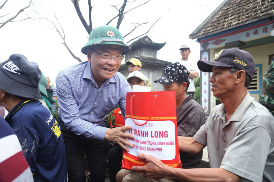 Gia Lai: Sức mạnh tình người đè cơn lũ dữ - 13