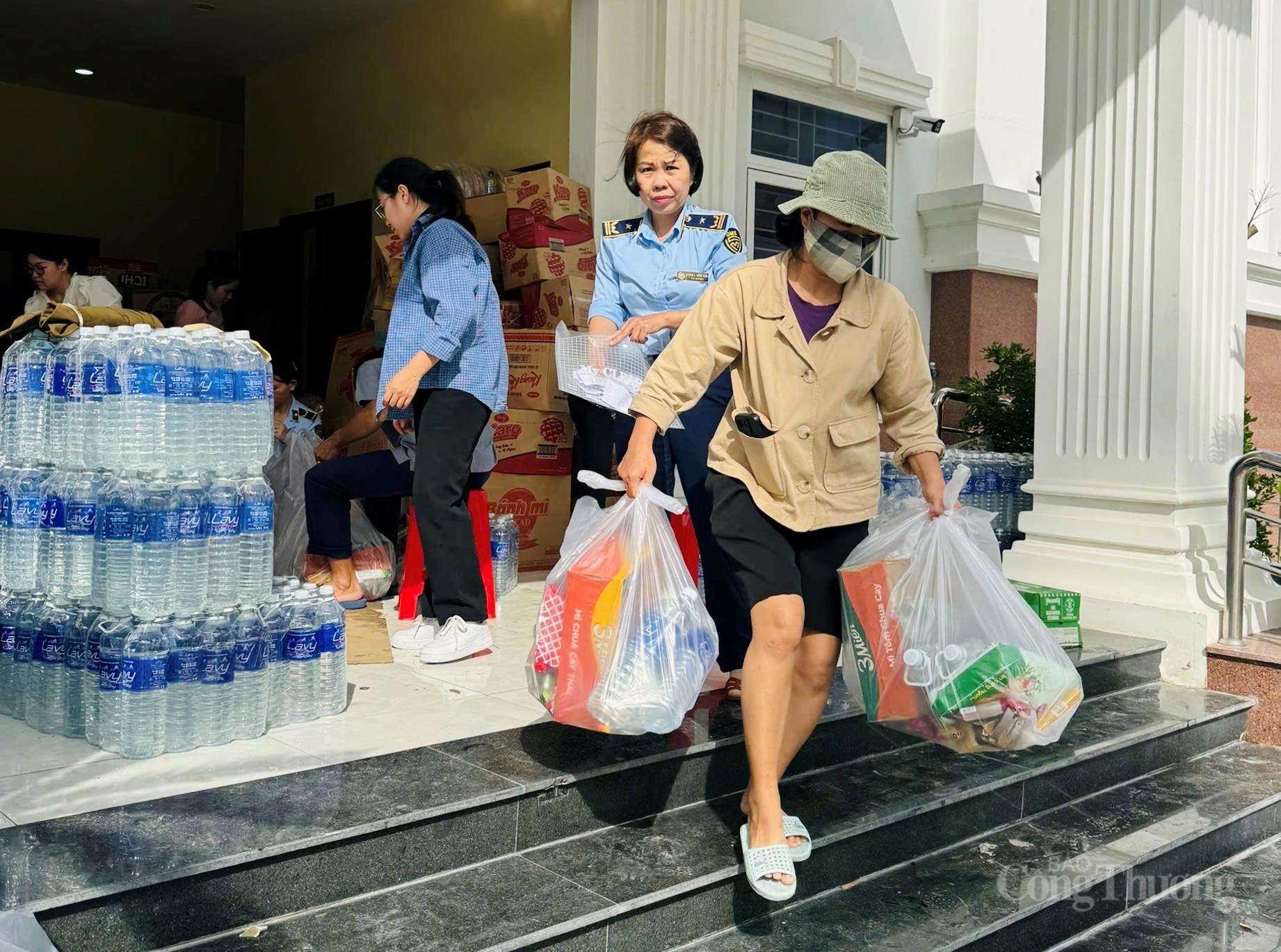 Nỗ lực đưa hàng nghìn phần quà đến người dân vùng rốn lũ Gia Lai - 19