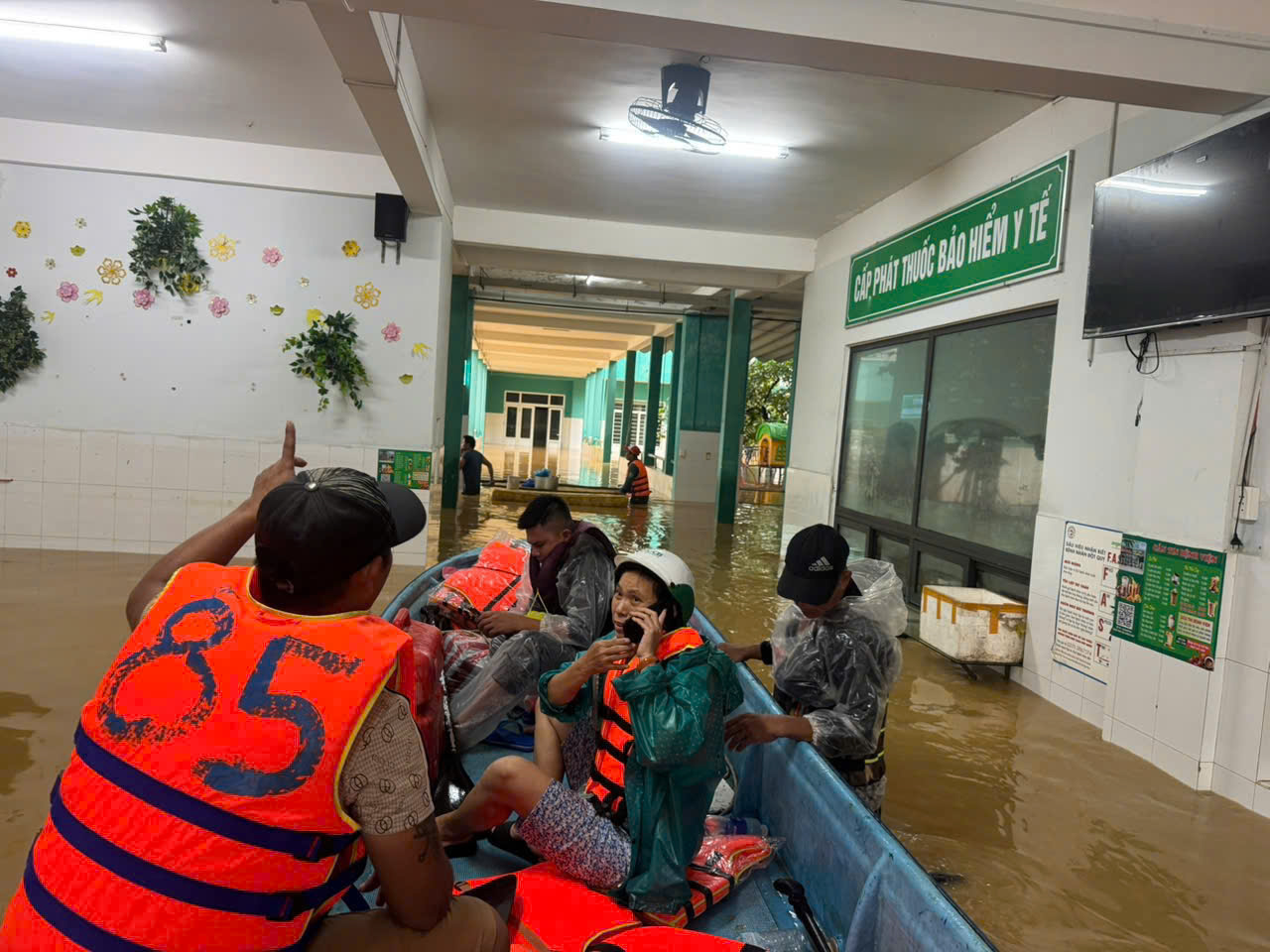 Tổng ước tính thiệt hại hơn 11.636 tỷ đồng (do bão số 13 hơn 10.132 tỷ đồng; do đợt mưa lũ hơn 1.503 tỷ đồng)