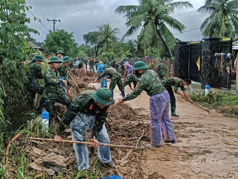 Giữa thiên tai, nghĩa tình quân dân thành điểm tựa - 8