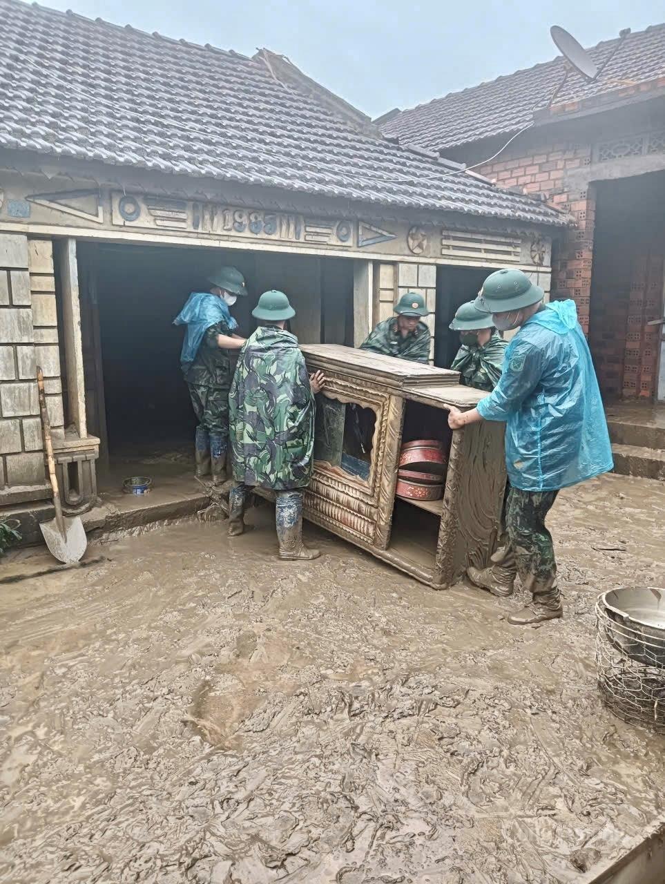 Giữa thiên tai, nghĩa tình quân dân thành điểm tựa - 11