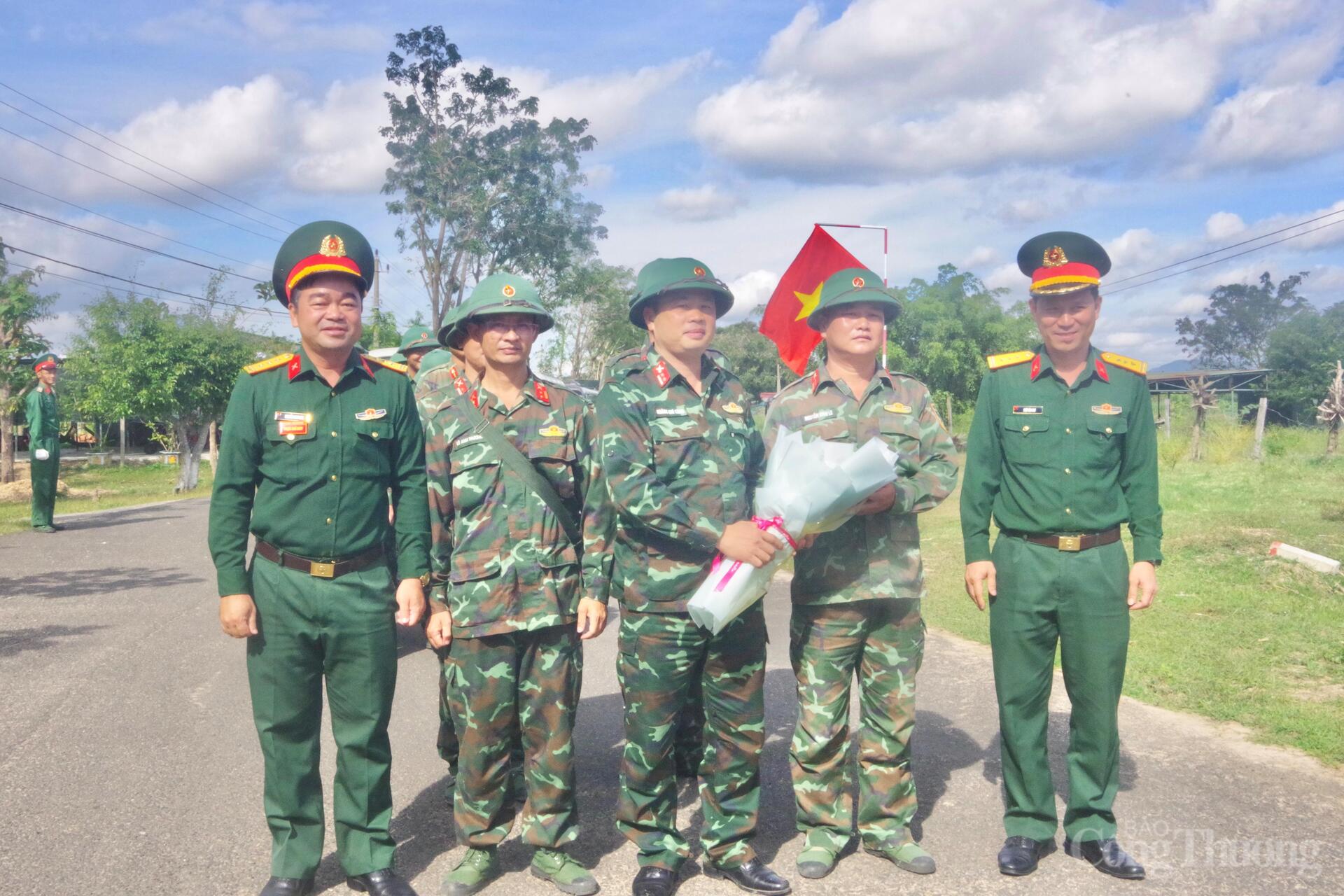 Giữa thiên tai, nghĩa tình quân dân thành điểm tựa - 3