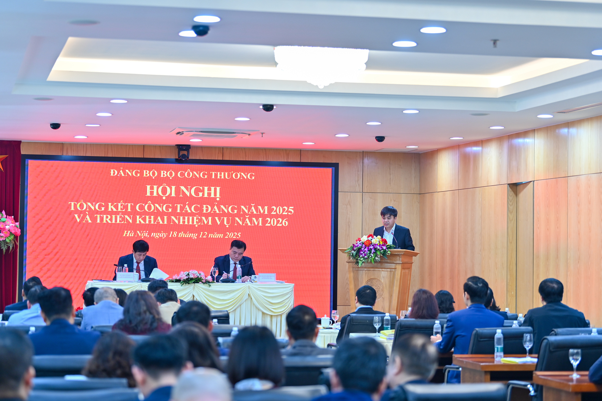 Chùm ảnh: Hội nghị tổng kết công tác Đảng năm 2025 và triển khai nhiệm vụ năm 2026 của Đảng bộ Bộ Công Thương - 18