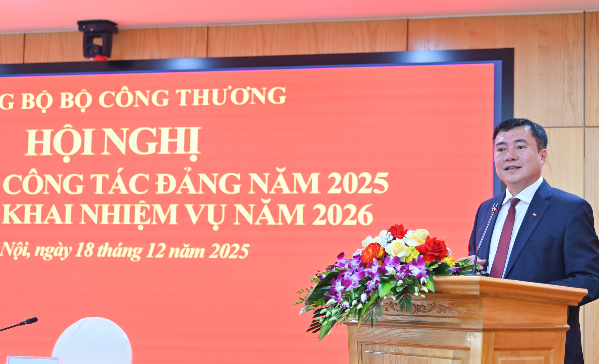 Năm 2026 có ý nghĩa đặc biệt quan trọng, gắn với việc triển khai Nghị quyết Đại hội XIV của Đảng và nhiều sự kiện chính trị lớn của đất nước. Đảng ủy Bộ Công Thương tập trung lãnh đạo thực hiện nhiệm vụ chính trị và công tác xây dựng Đảng, trong đó xác định rõ các nhiệm vụ trọng tâm và giải pháp chủ yếu.