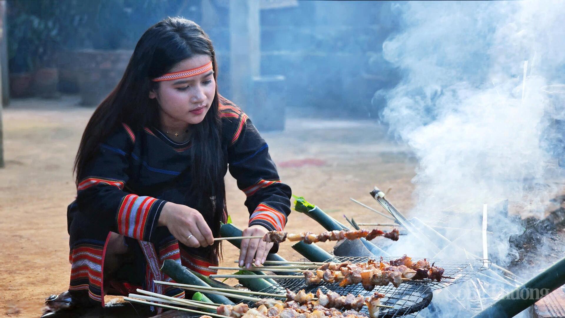 Về phố núi Pleiku xem người Jrai phục dựng lễ ăn hỏi truyền thống - 12