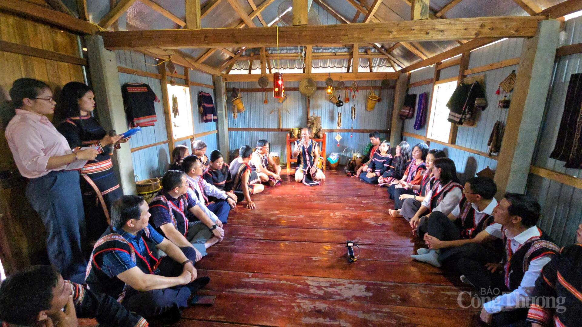 Về phố núi Pleiku xem người Jrai phục dựng lễ ăn hỏi truyền thống - 1