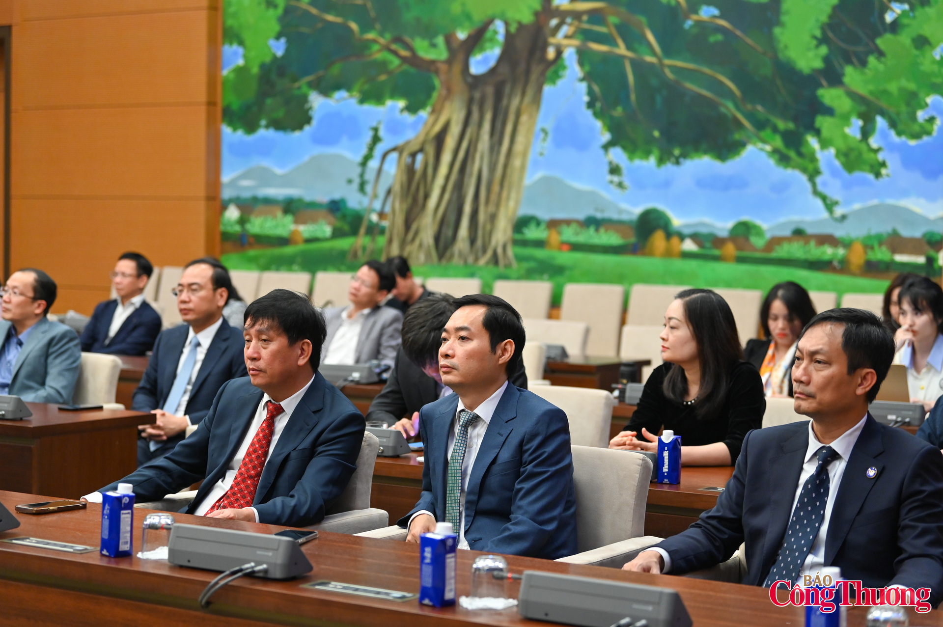 Chùm ảnh: Bộ trưởng Bộ Công Thương Nguyễn Hồng Diên giữ chức Phó Bí thư Đảng ủy Quốc Hội - 7