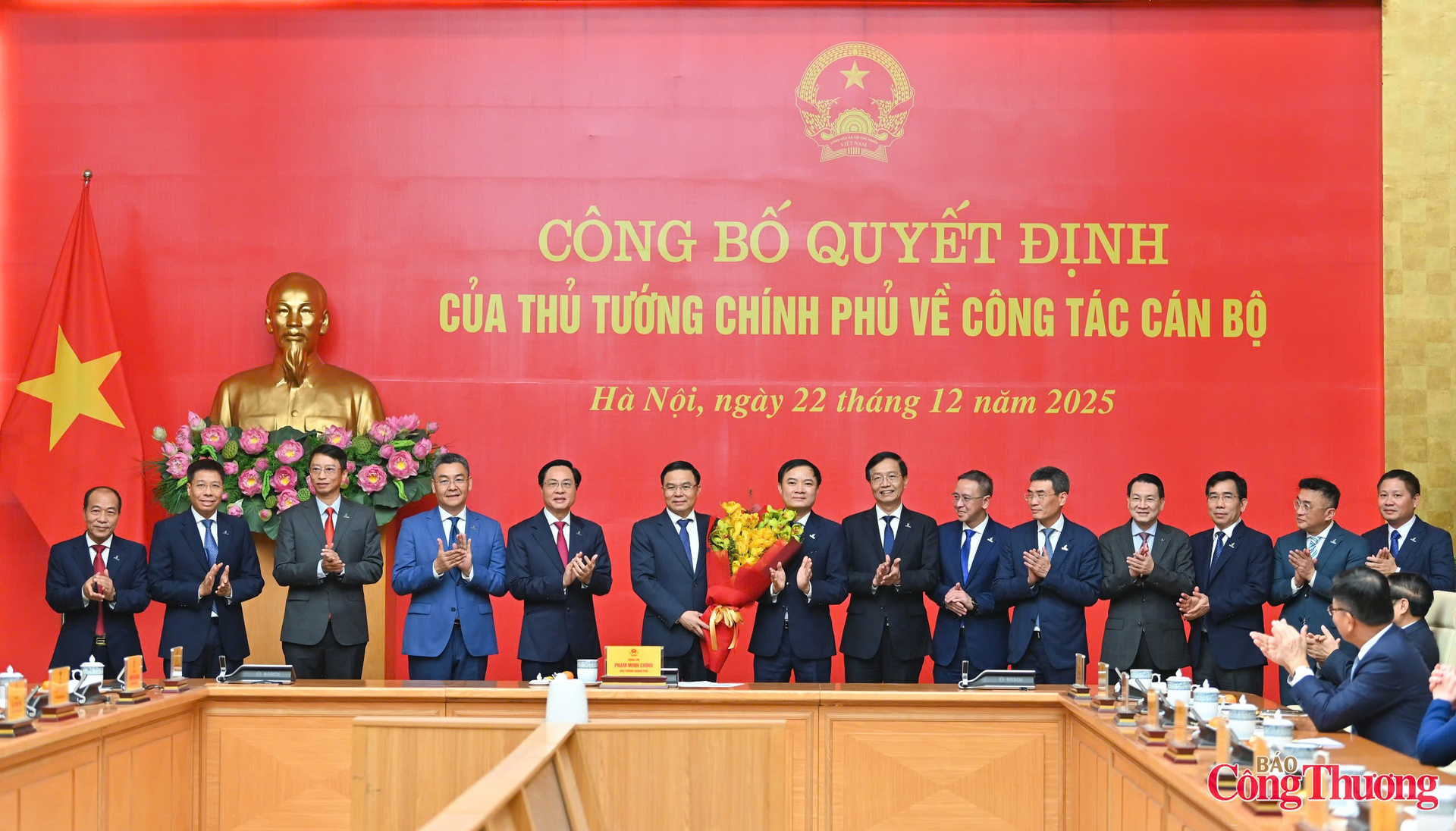 Tập đoàn Công nghiệp - Năng lượng Quốc gia Việt Nam chúc mừng Quyền Bộ trưởng Bộ Công Thương Lê Mạnh Hùng.