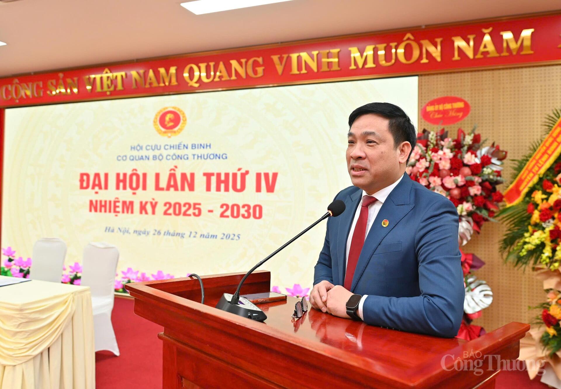 Đồng chí Lê Việt Long - nguyên Chánh Thanh tra Bộ Công Thương phát biểu, chia sẻ ý kiến tại Đại hội.