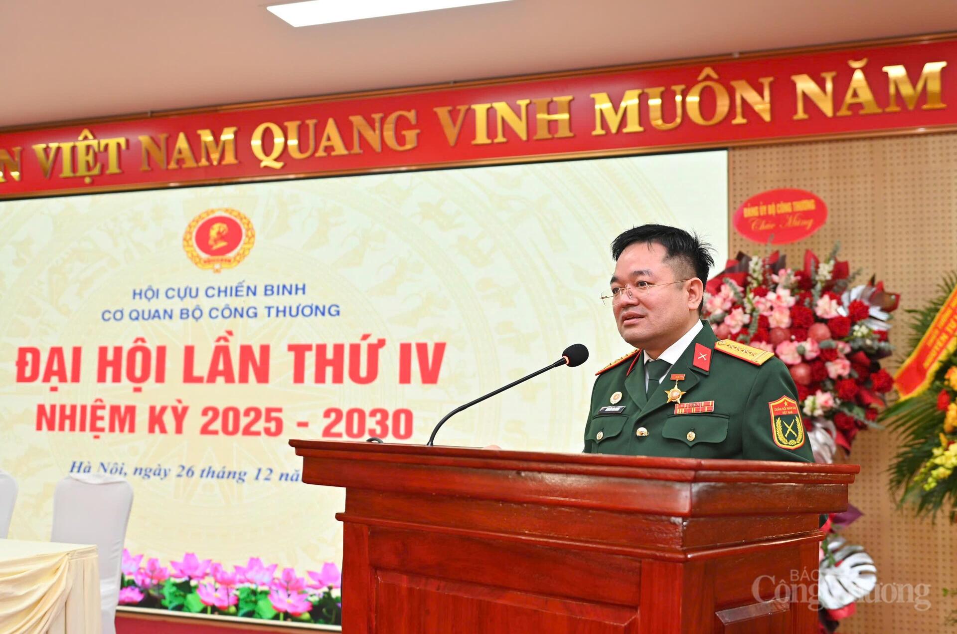 Đại tá Nguyễn Văn Minh, Tổng Biên tập Báo Công Thương được bầu giữ chức Chủ tịch Hội Cựu Chiến binh Cơ quan Bộ Công Thương khóa IV.