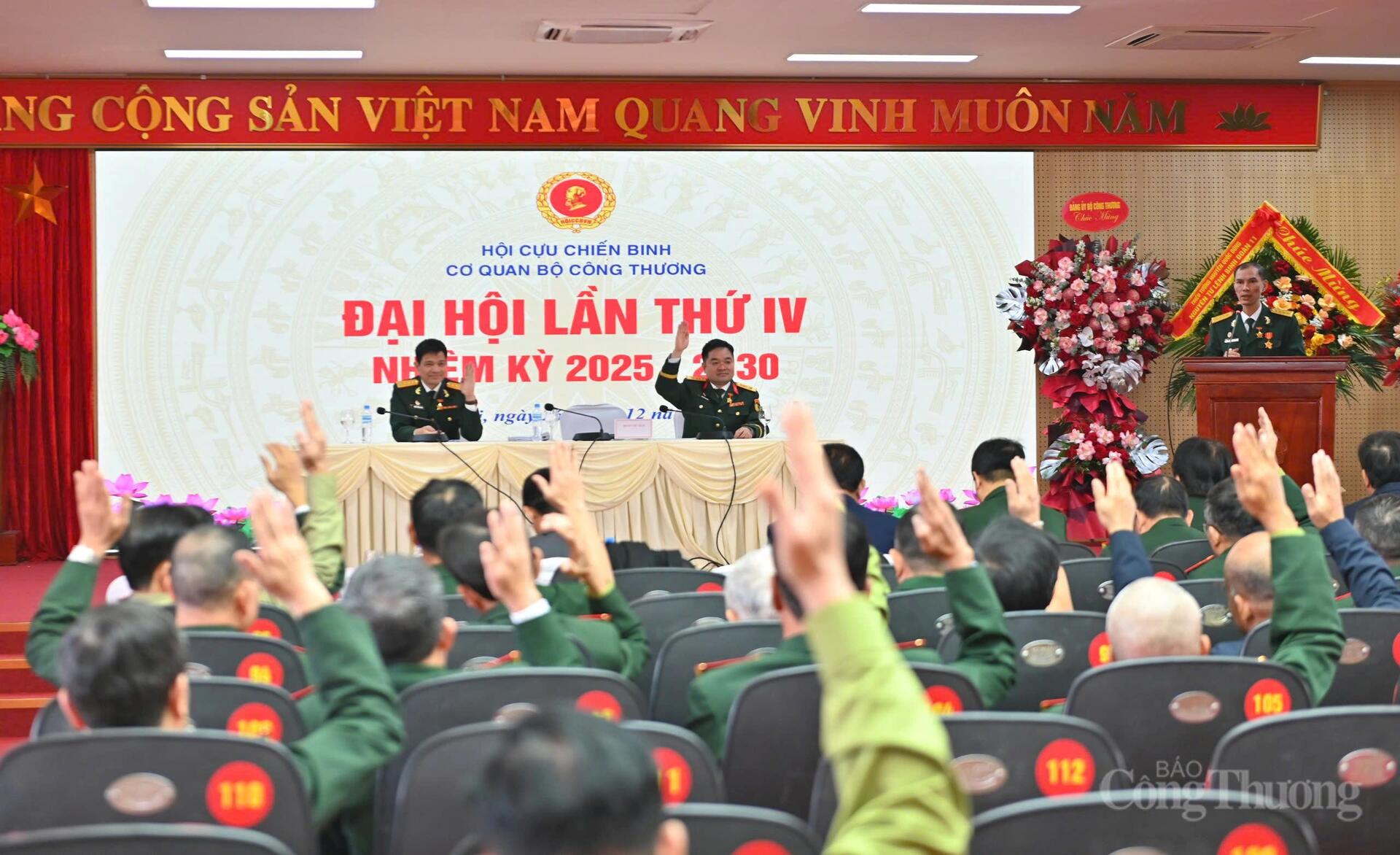 Sau phần tham luận, Đại hội đã thống nhất, biểu quyết số lượng thành viên trong Ban Chấp hành khóa IV.