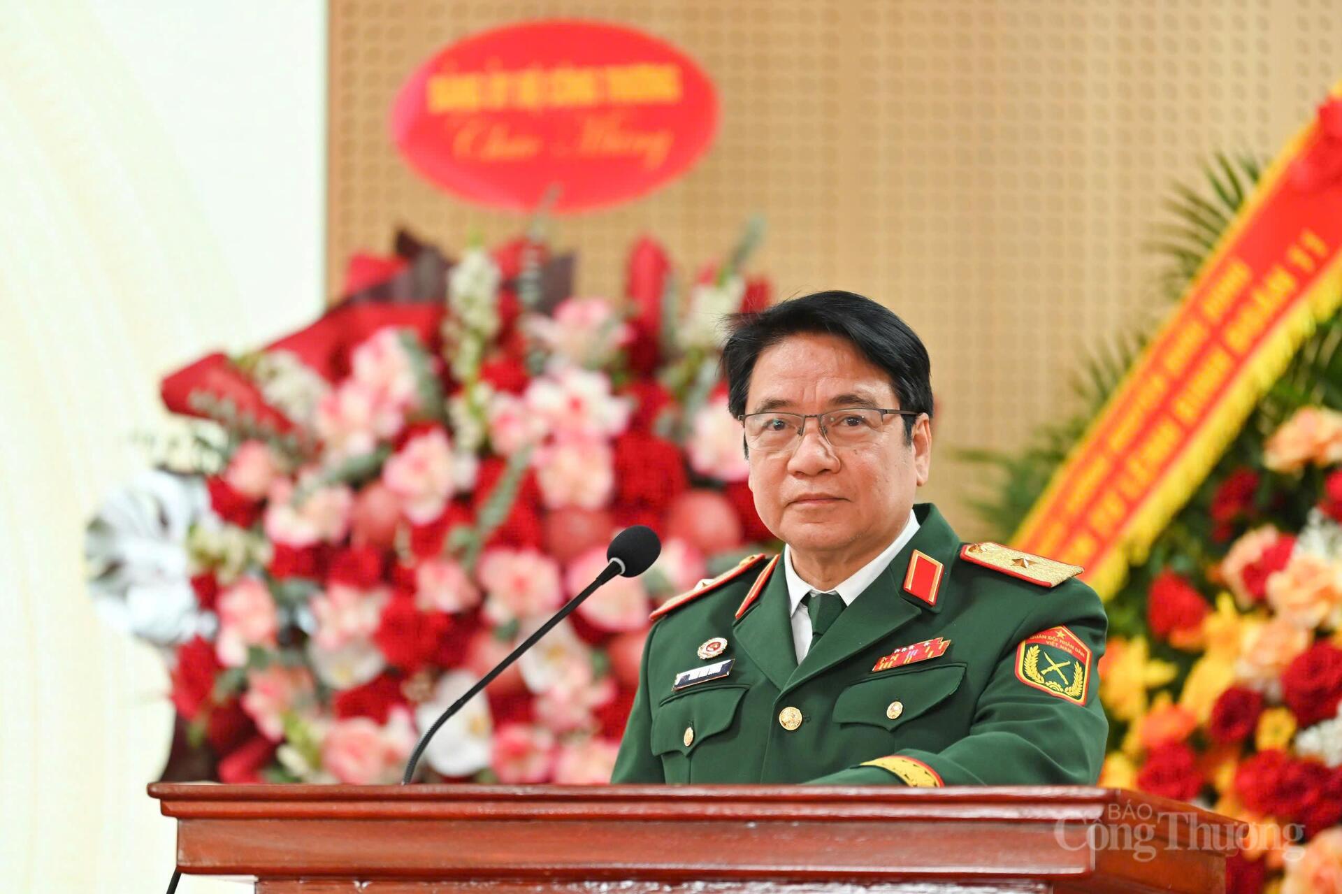 Đồng chí Trần Đình Hướng, Ủy viên Ban Thường vụ, Phó Trưởng ban công tác Hội Cựu chiến binh Việt Nam phát biểu, đánh giá cao những hoạt động, kết quả thực hiện của Hội Cựu Chiến binh Bộ Công Thương.