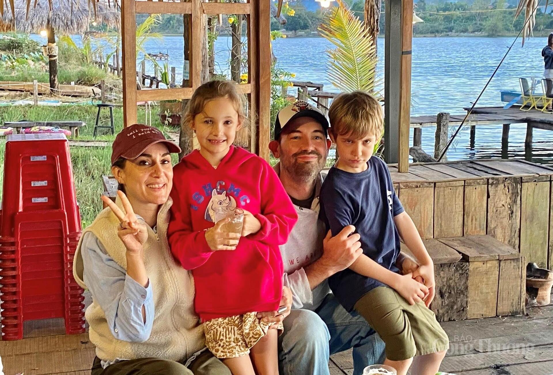 Người dân phố núi Pleiku nô nức 'check-in' ngày đầu năm - 7