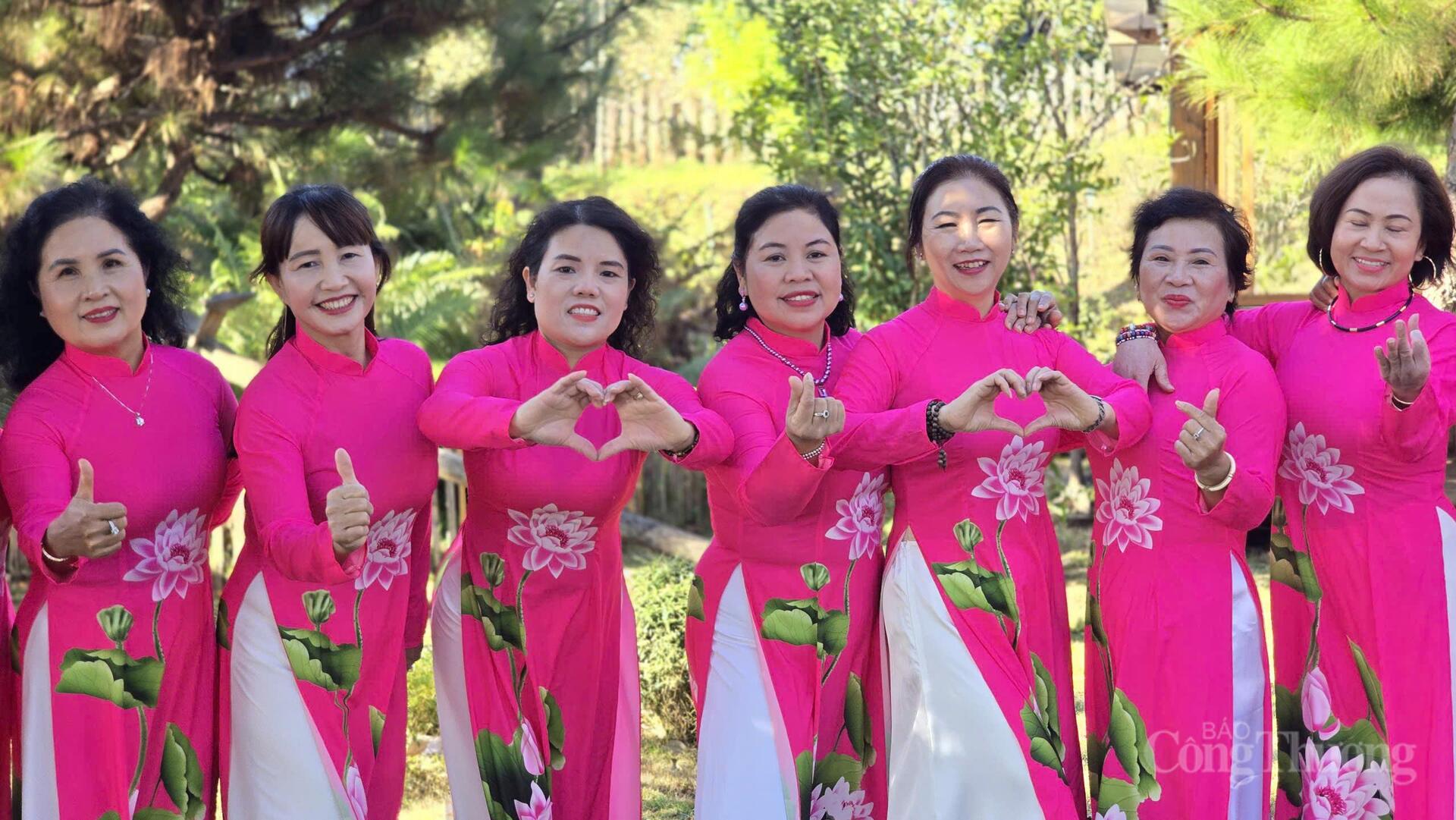 Người dân phố núi Pleiku nô nức 'check-in' ngày đầu năm - 9