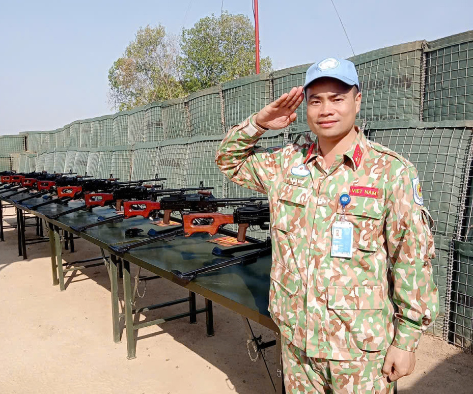 Trung tá QNCN Tạ Văn Ngọc - nhân viên Quân khí - Phân Đội hậu cần bảo đảm, Đội Công binh số 4 khi làm nhiệm vụ. Ảnh Đội Công binh số 4