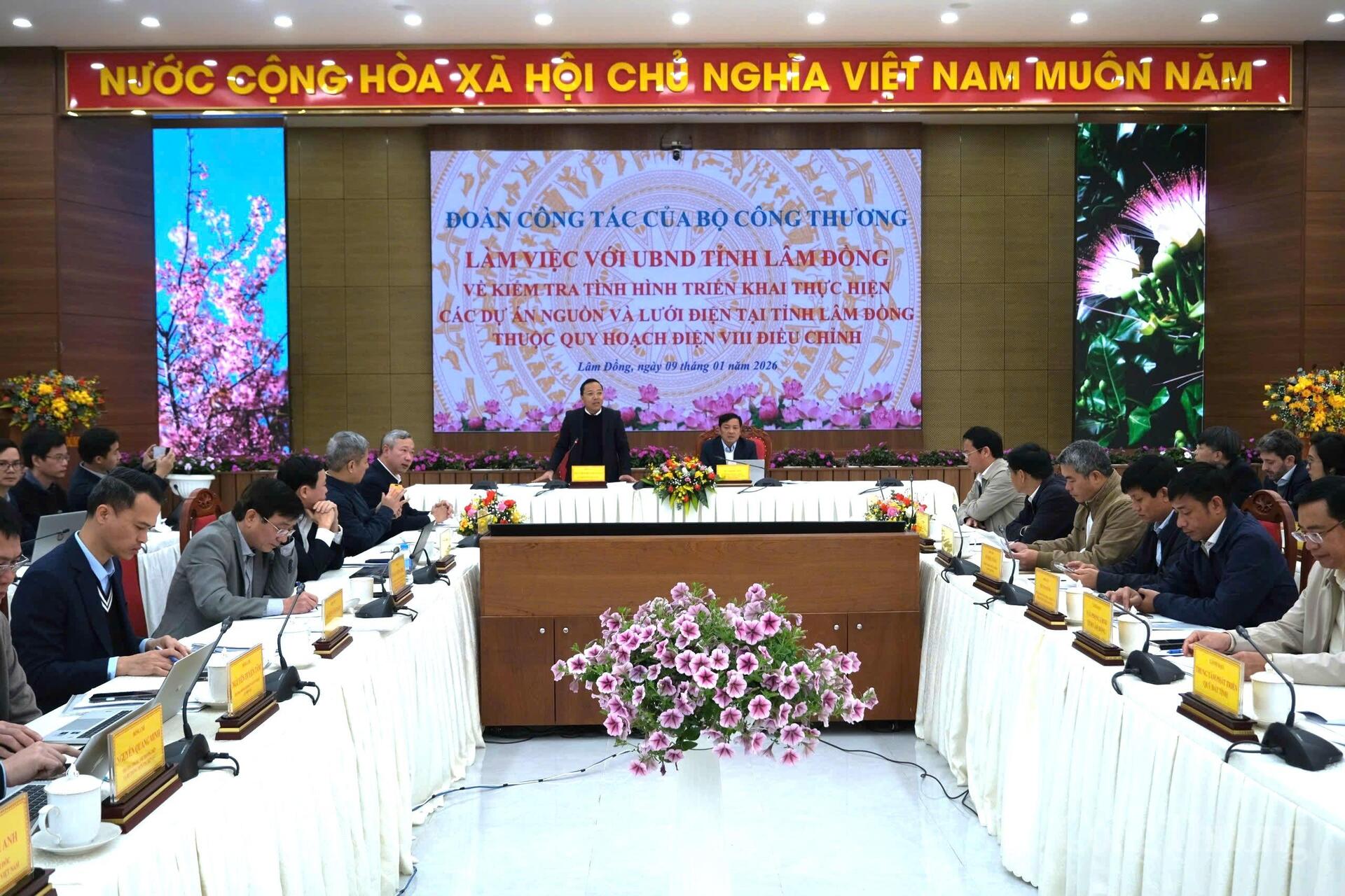 Quang cảnh buổi làm việc. Ảnh: Lê Sơn