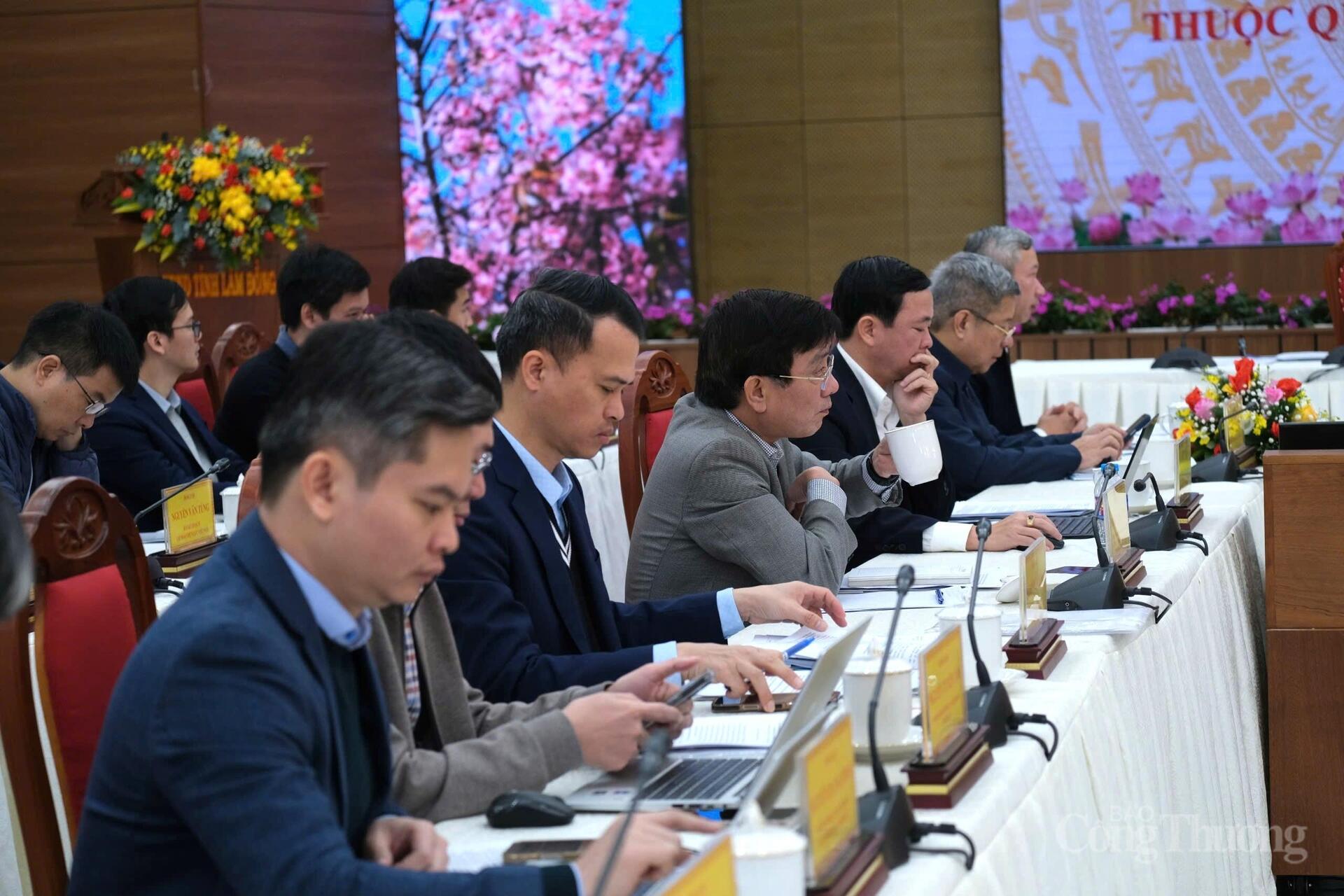 Các đại biểu tham dự buổi làm việc. Ảnh: Lê Sơn