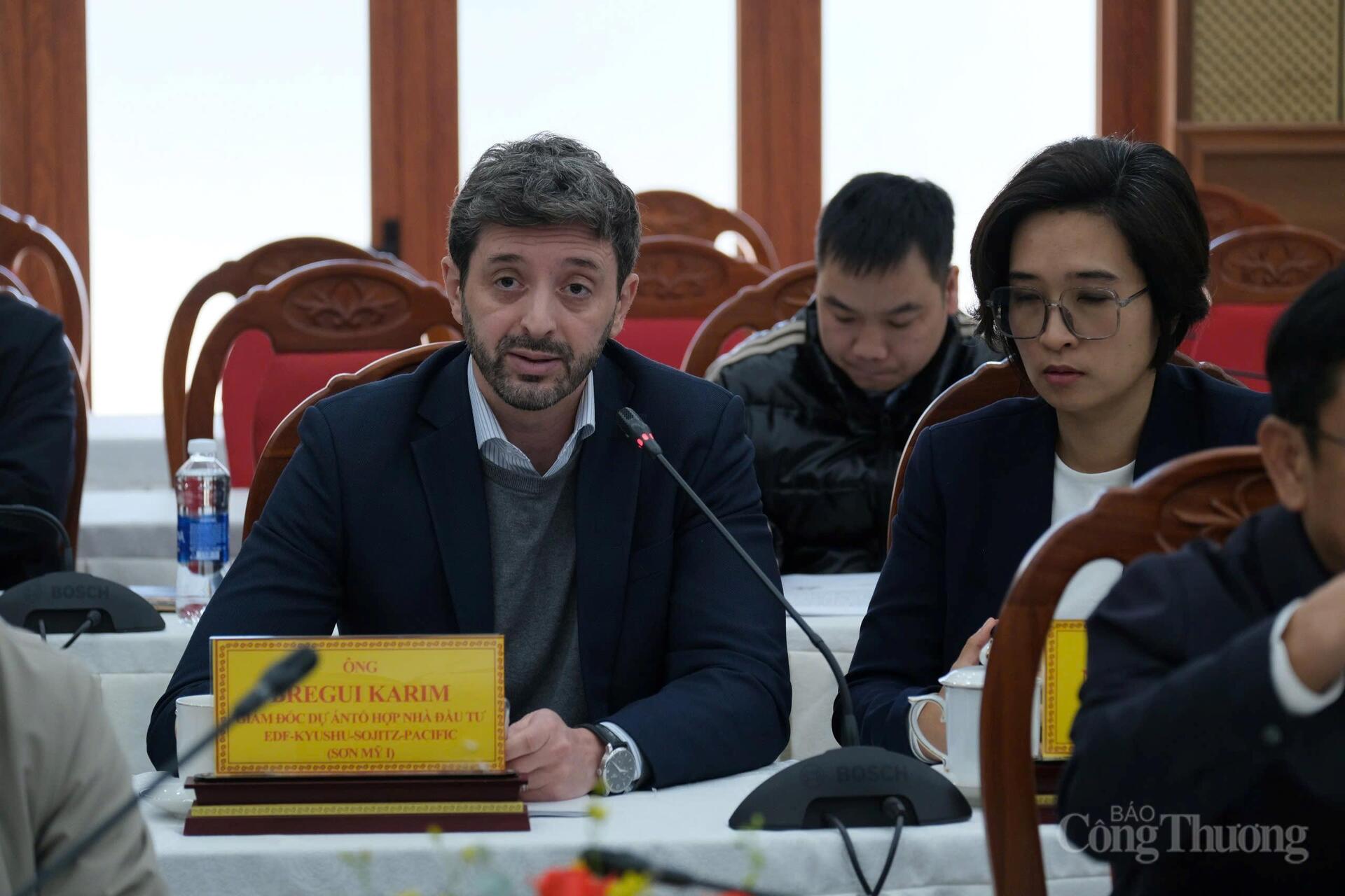 Ông Bregui Karim - Giám đốc dự án tổ hợp nhà đầu tư EDF-KYUSHU-SOJITZ-PACIFIC (Sơn Mỹ I) phát biểu tại buổi làm việc. Ảnh: Lê Sơn