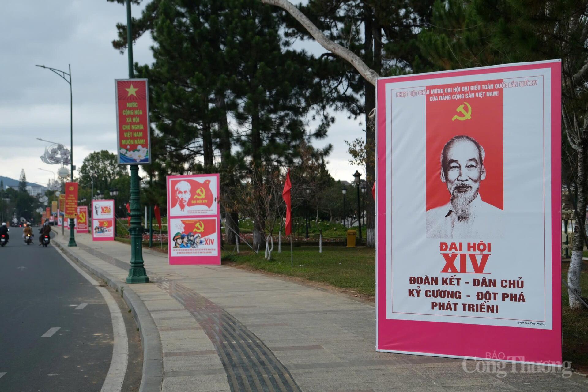 Đại hội XIV của Đảng là dấu mốc quan trọng, mở ra kỷ nguyên phát triển mới của đất nước. Đối với tỉnh Lâm Đồng, trong nhiệm kỳ vừa qua, Đảng bộ và Nhân dân tỉnh đã đạt được nhiều kết quả quan trọng trên các lĩnh vực kinh tế, xã hội, quốc phòng, an ninh và xây dựng Đảng, tạo nền tảng cho giai đoạn phát triển mới. Ảnh: Lê Sơn