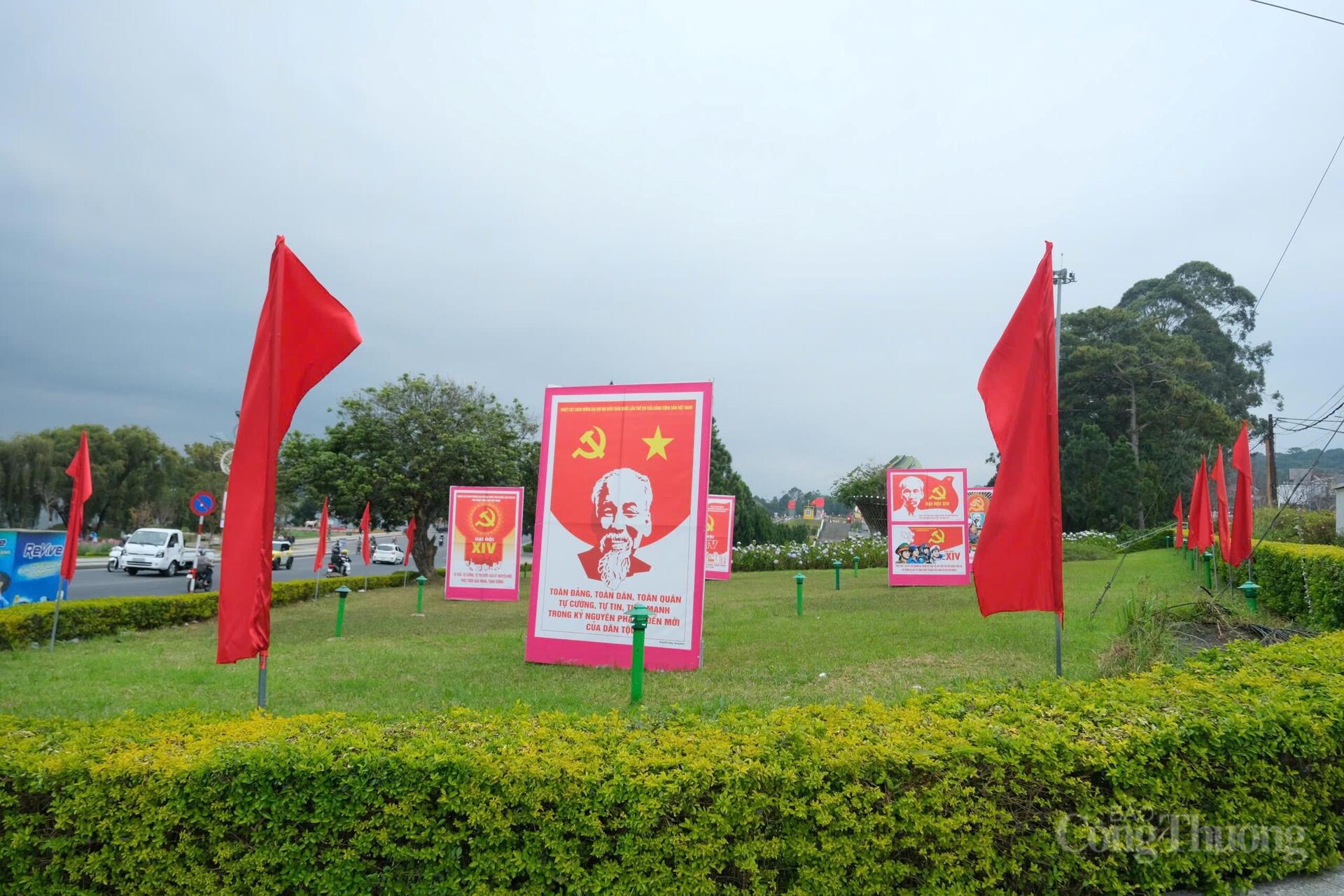 Tuyên truyền làm rõ ý nghĩa, tầm quan trọng của Đại hội đối với tương lai phát triển đất nước. Ảnh: Lê Sơn