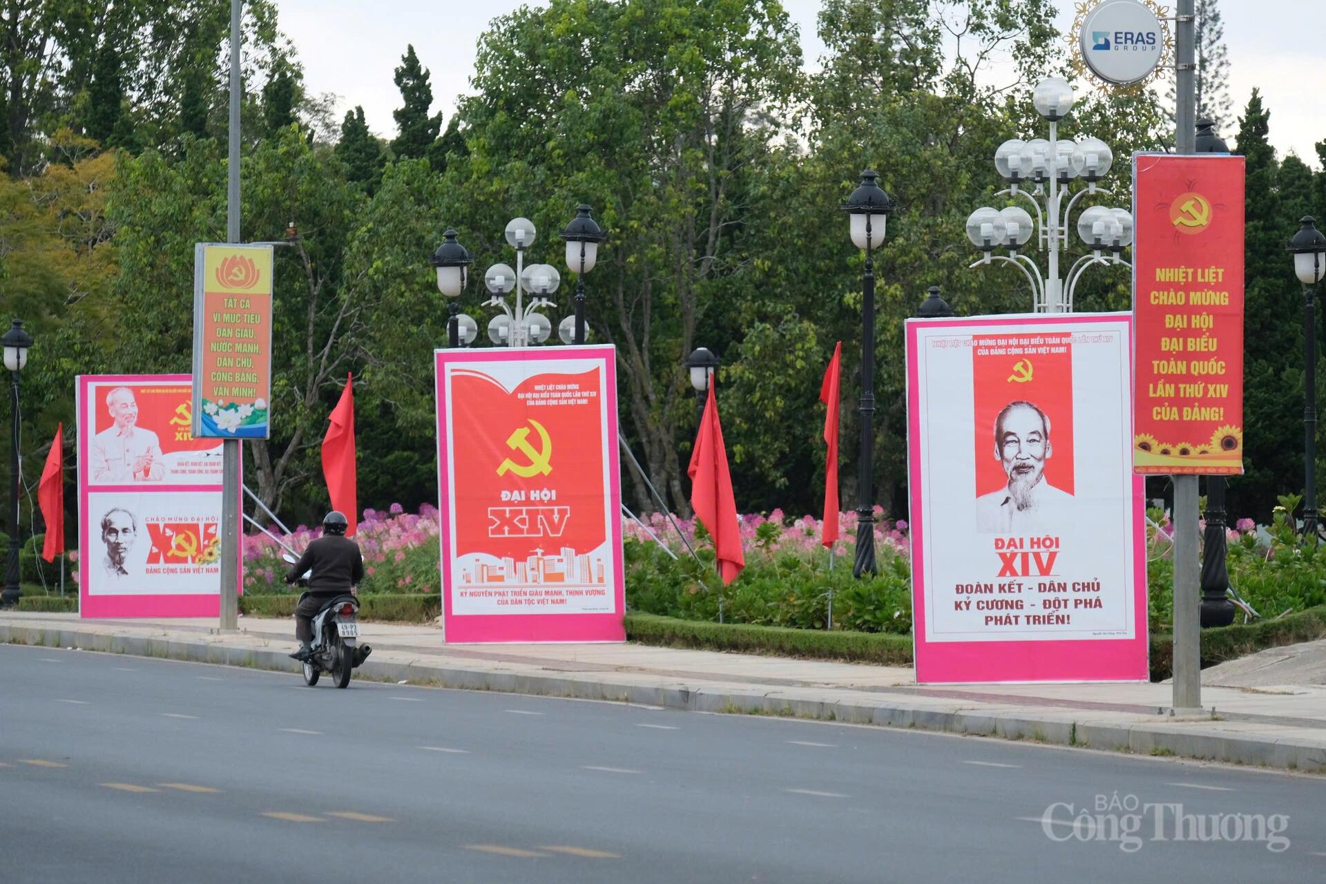 Hệ thống khẩu hiệu được triển khai thống nhất trên địa bàn tỉnh. Ảnh: Lê Sơn