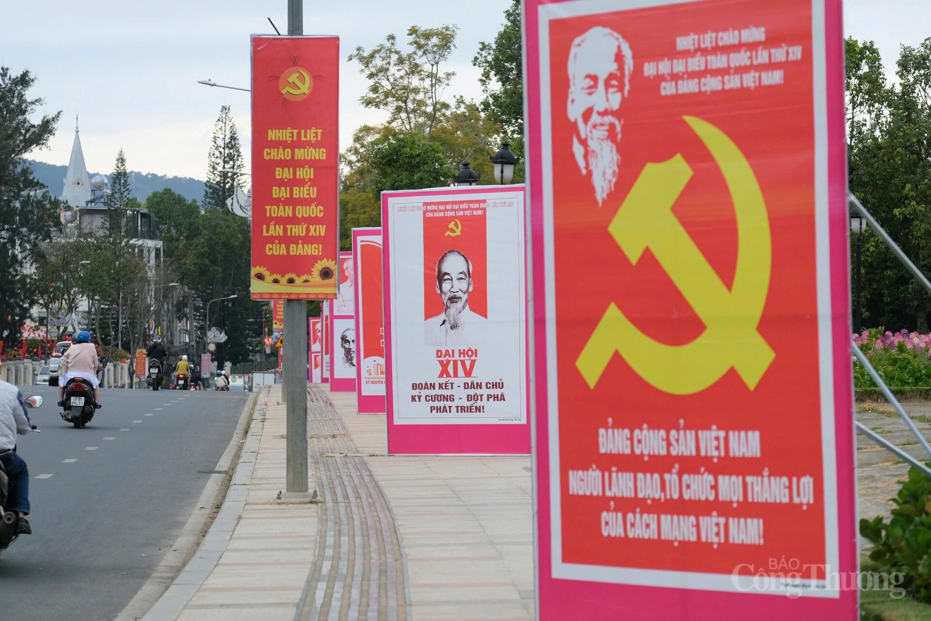 Không gian đô thị được chỉnh trang, tạo điểm nhấn chào mừng Đại hội XIV của Đảng. Ảnh: Lê Sơn