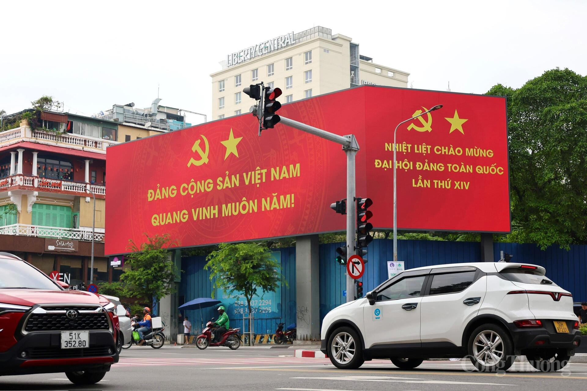 TP. Hồ Chí Minh: Rực rỡ, khí thế hướng tới Đại hội XIV của Đảng - 10