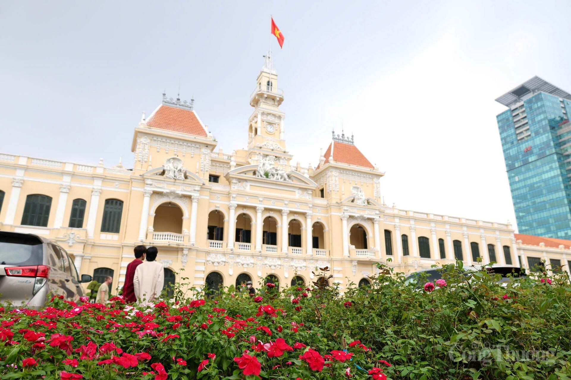 TP. Hồ Chí Minh: Rực rỡ, khí thế hướng tới Đại hội XIV của Đảng - 9