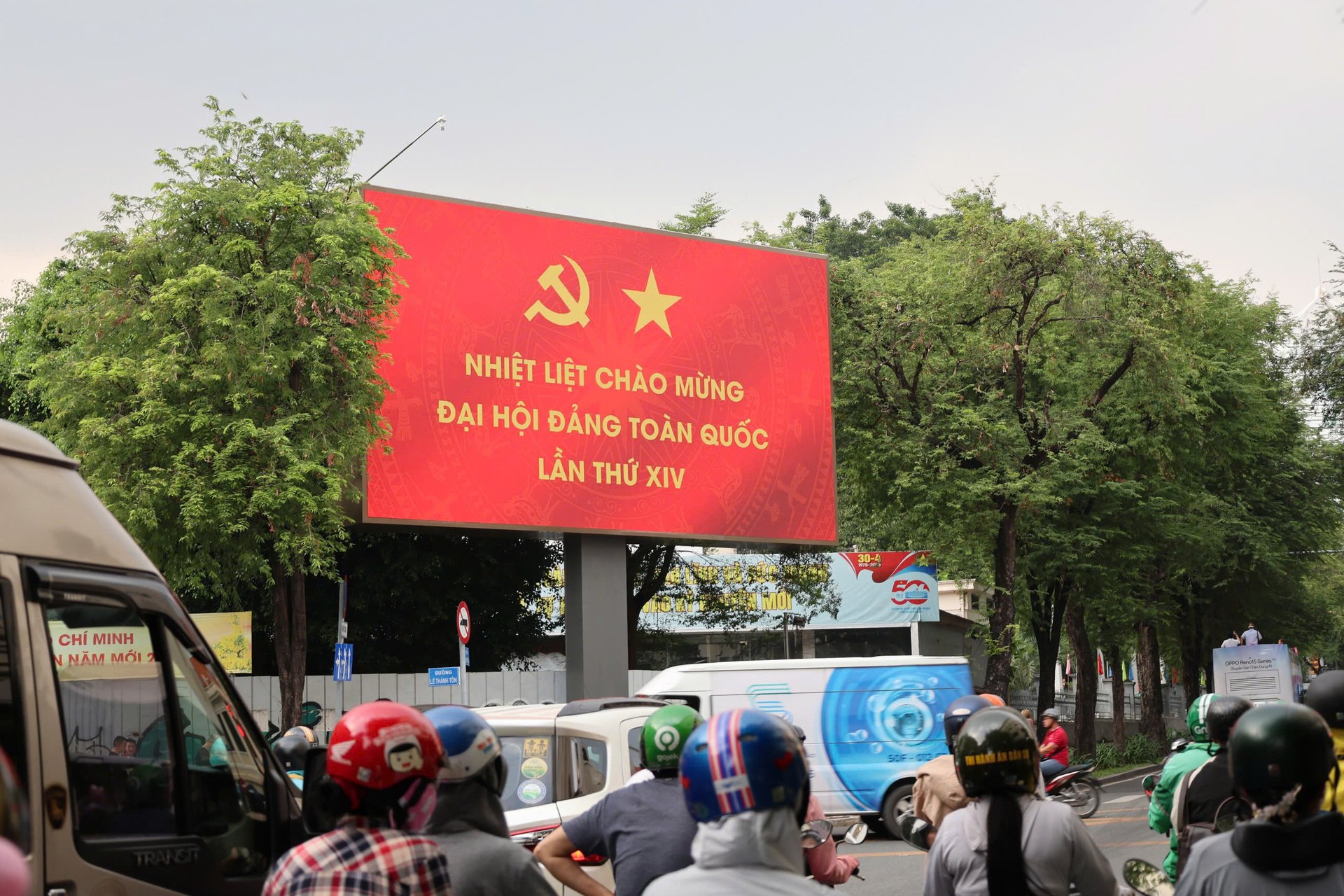 TP. Hồ Chí Minh: Rực rỡ, khí thế hướng tới Đại hội XIV của Đảng - 4