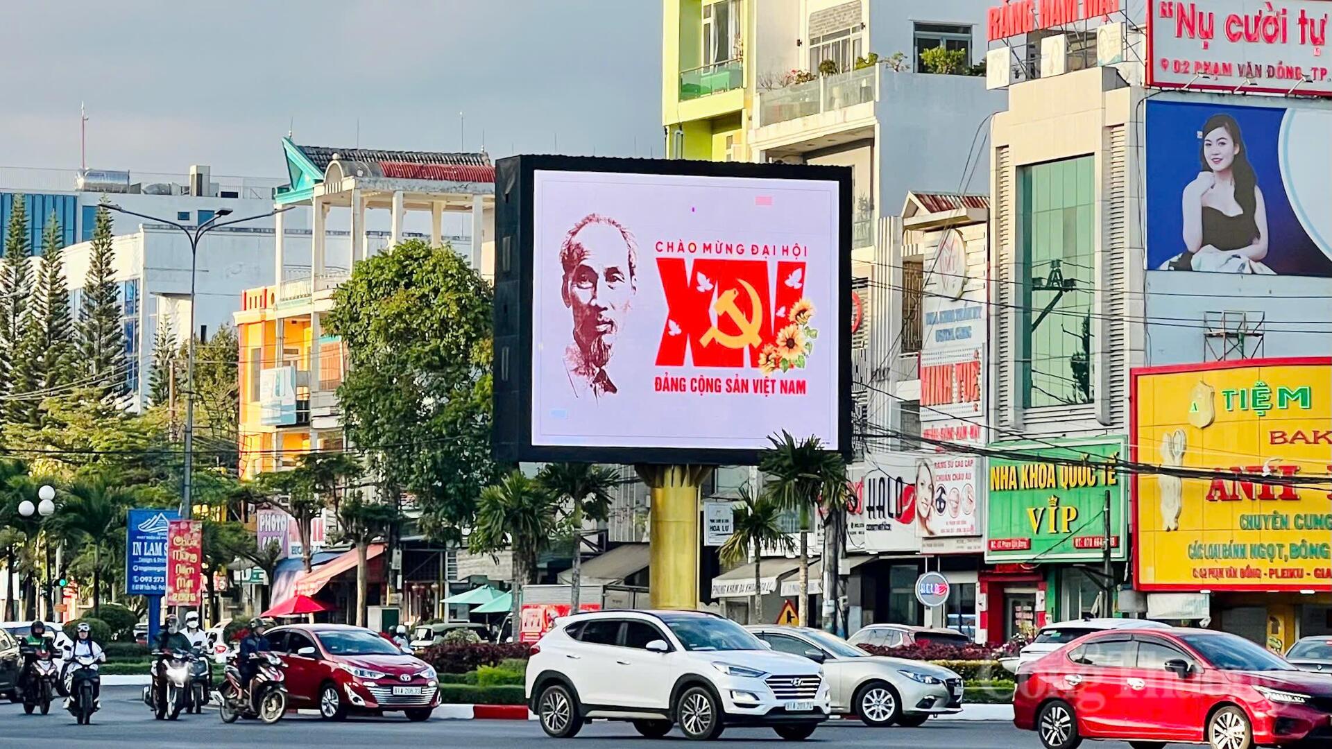 Gia Lai rực sắc cờ hoa chào mừng Đại hội lần thứ XIV của Đảng - 8