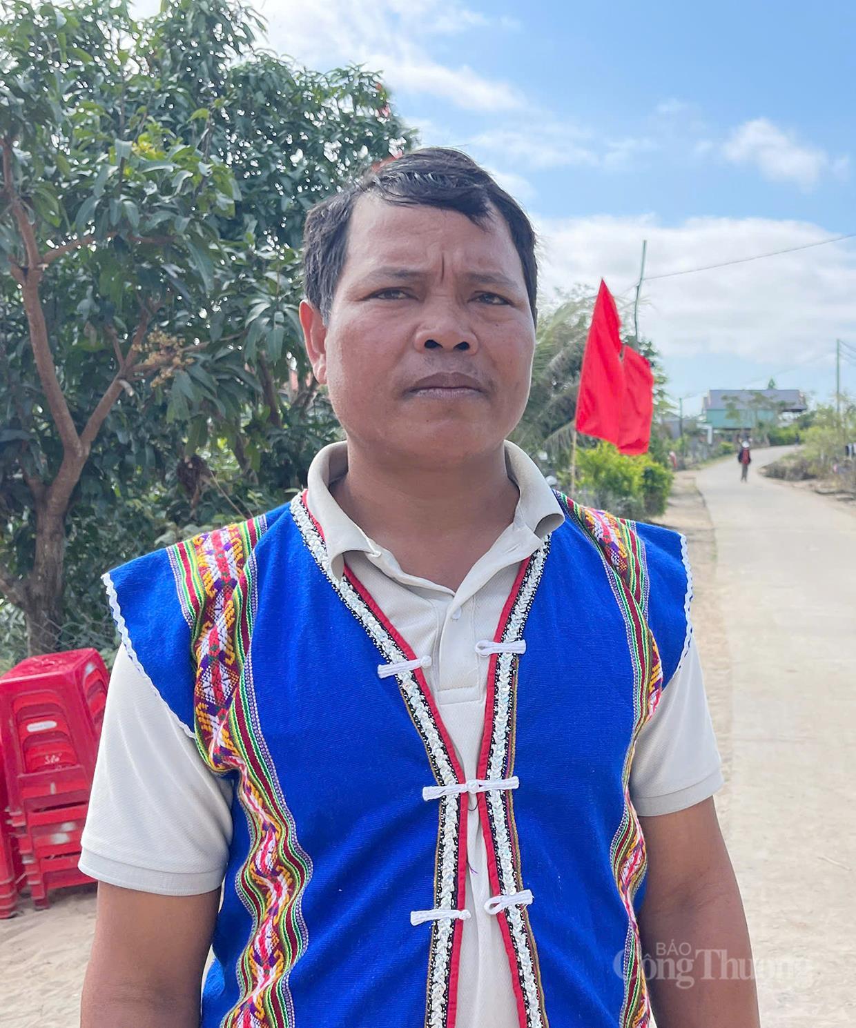 Ông Đinh Bit, Trưởng ban Công tác Mặt trận làng Sró (xã Sró).