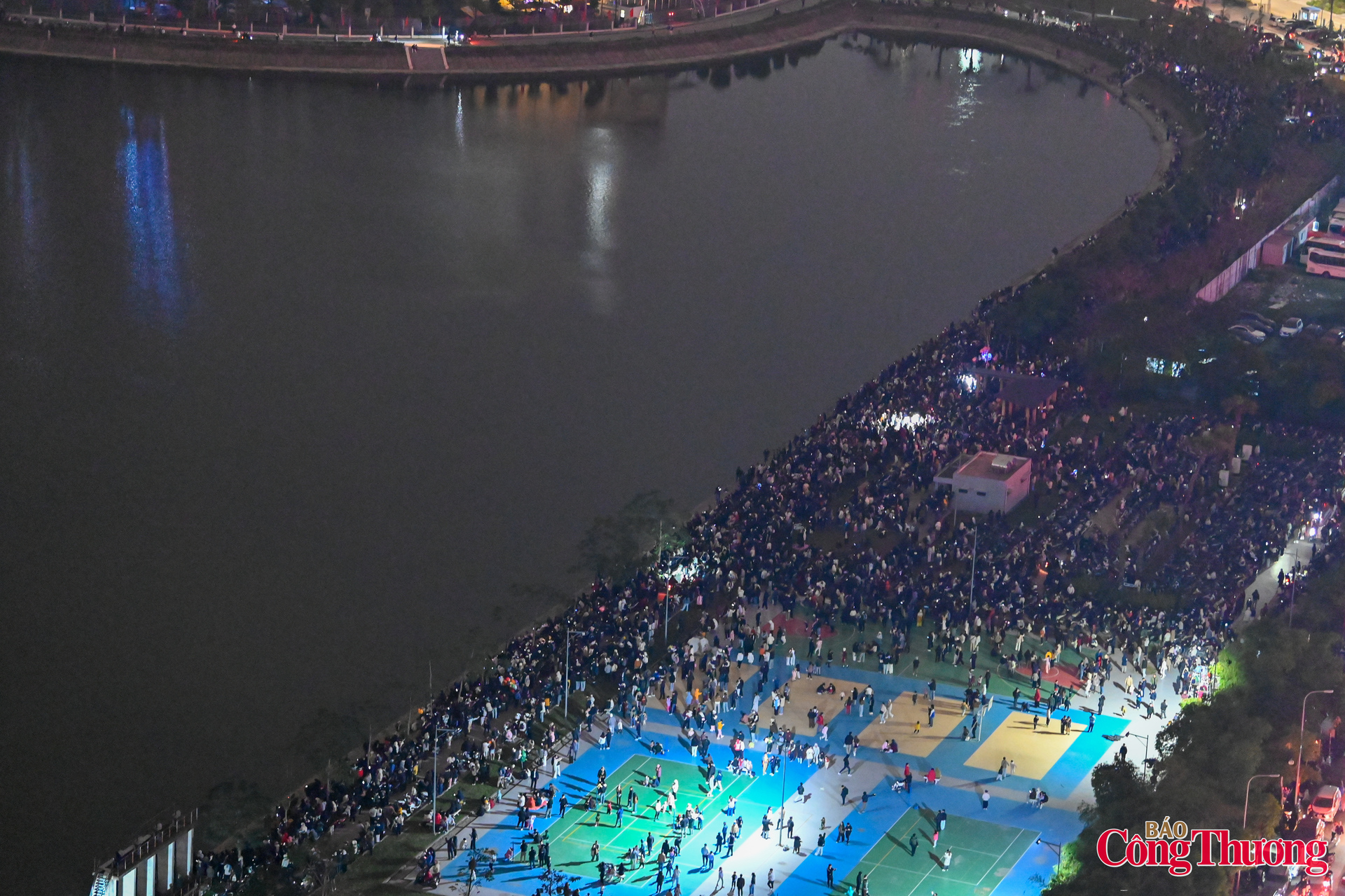 Mãn nhãn màn pháo hoa chào mừng thành công Đại hội XIV của Đảng - 4