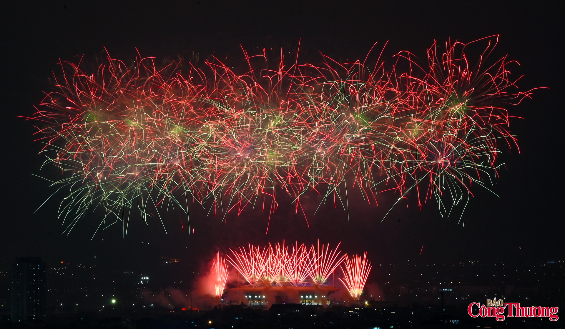Mãn nhãn màn pháo hoa chào mừng thành công Đại hội XIV của Đảng - 8