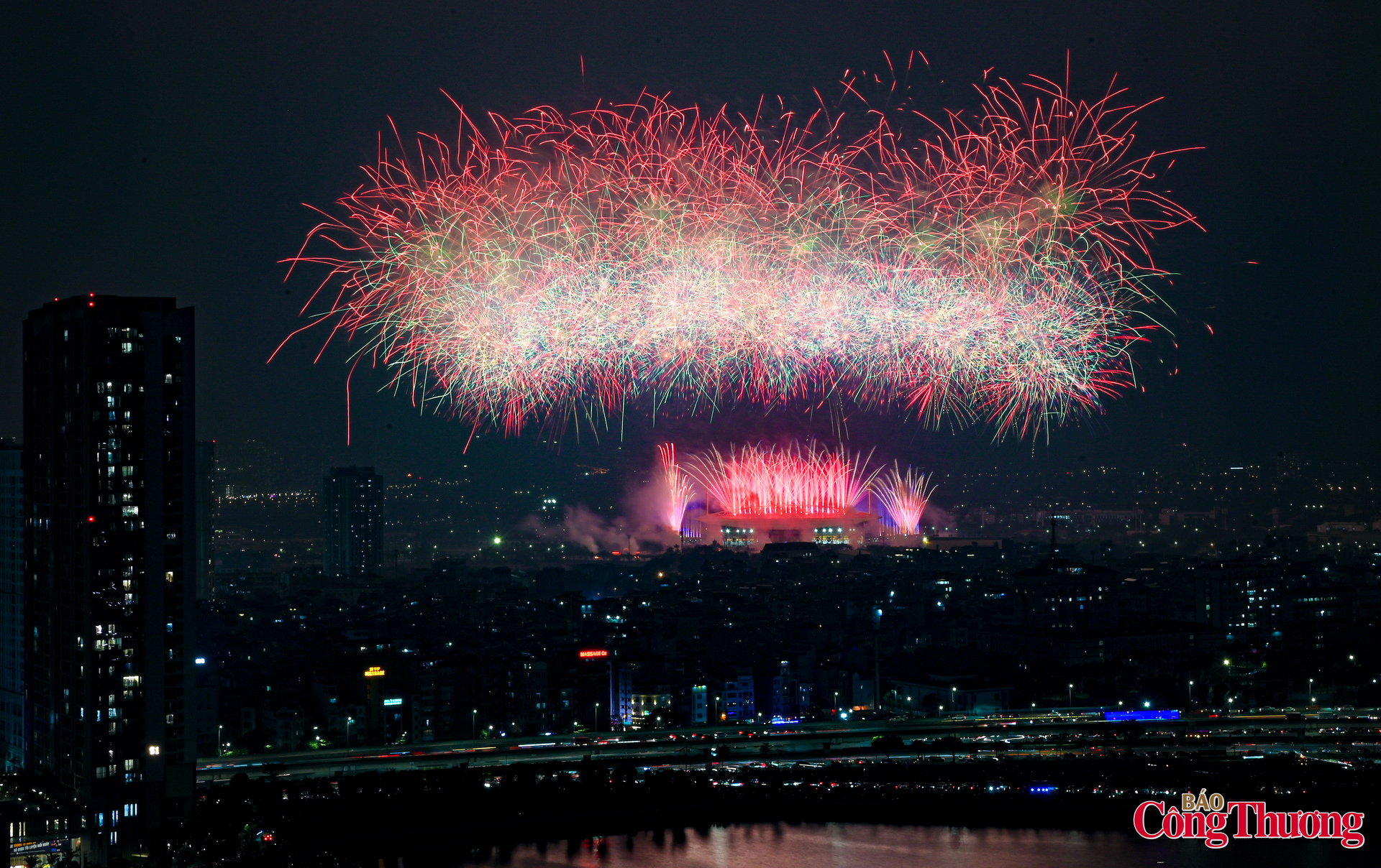 Mãn nhãn màn pháo hoa chào mừng thành công Đại hội XIV của Đảng - 9