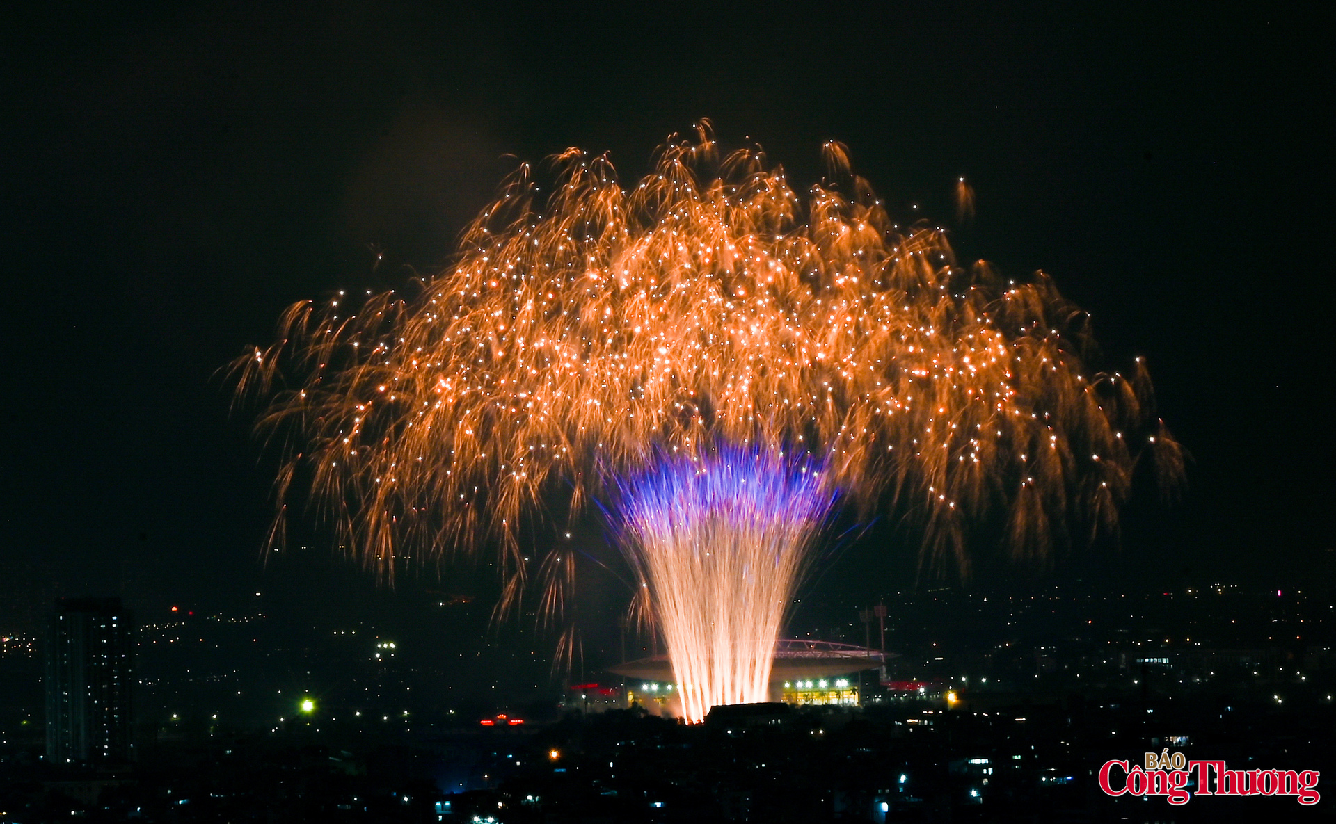 Mãn nhãn màn pháo hoa chào mừng thành công Đại hội XIV của Đảng - 11