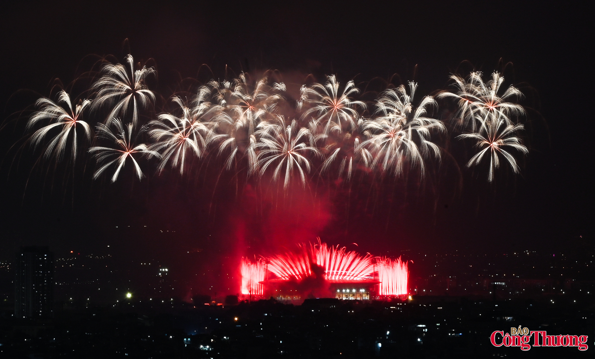 Mãn nhãn màn pháo hoa chào mừng thành công Đại hội XIV của Đảng - 21