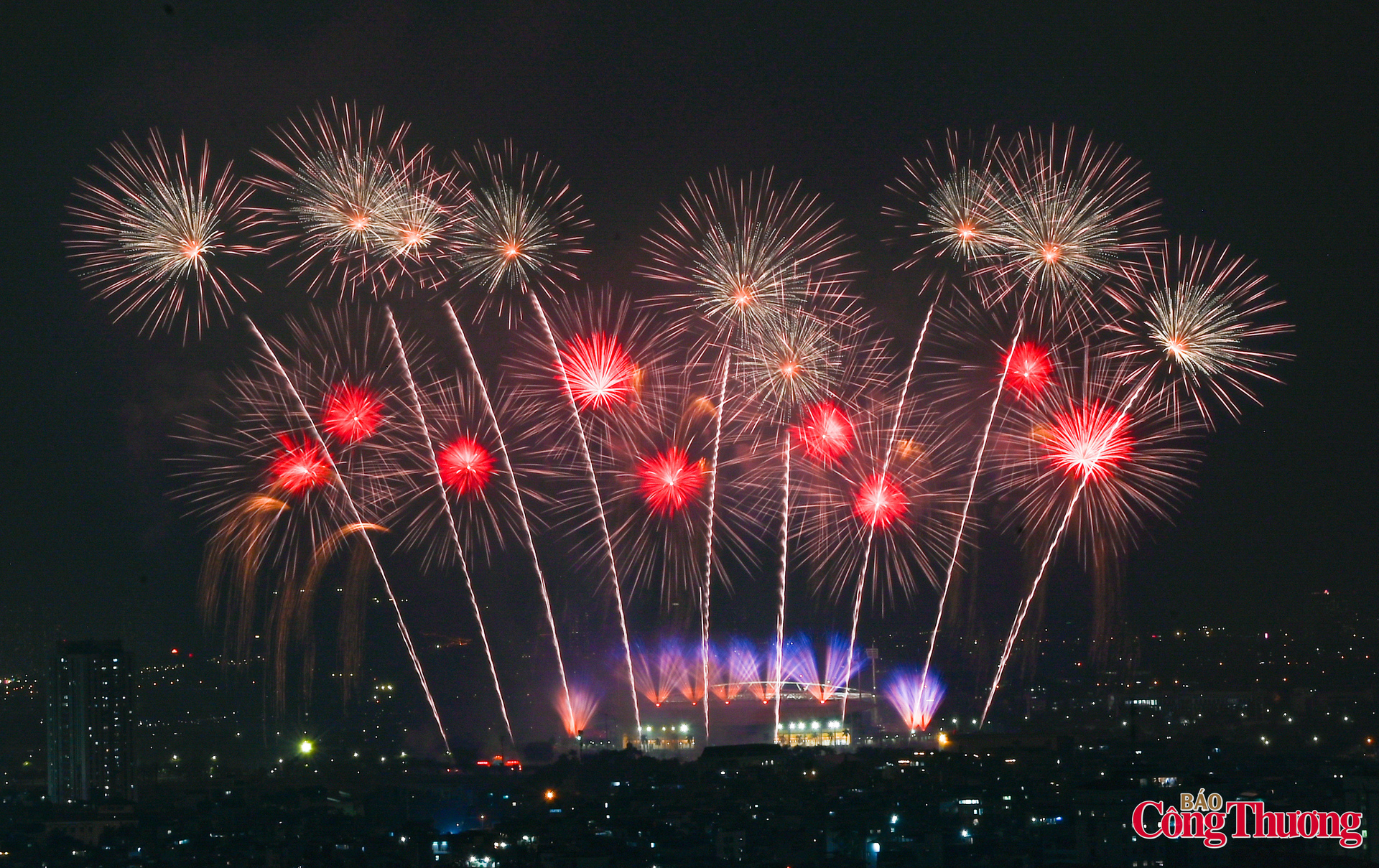 Mãn nhãn màn pháo hoa chào mừng thành công Đại hội XIV của Đảng - 22
