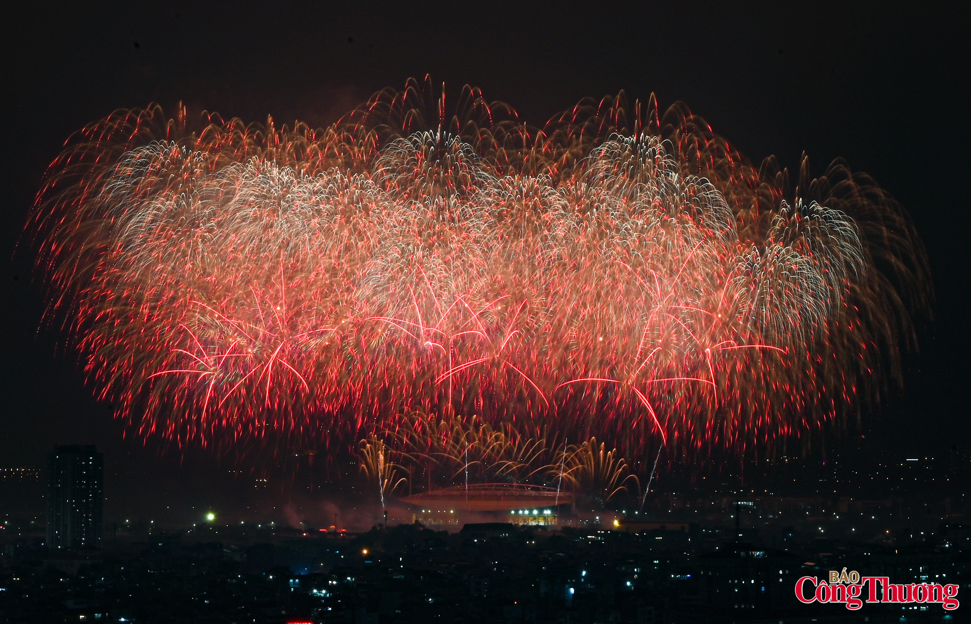 Mãn nhãn màn pháo hoa chào mừng thành công Đại hội XIV của Đảng - 25