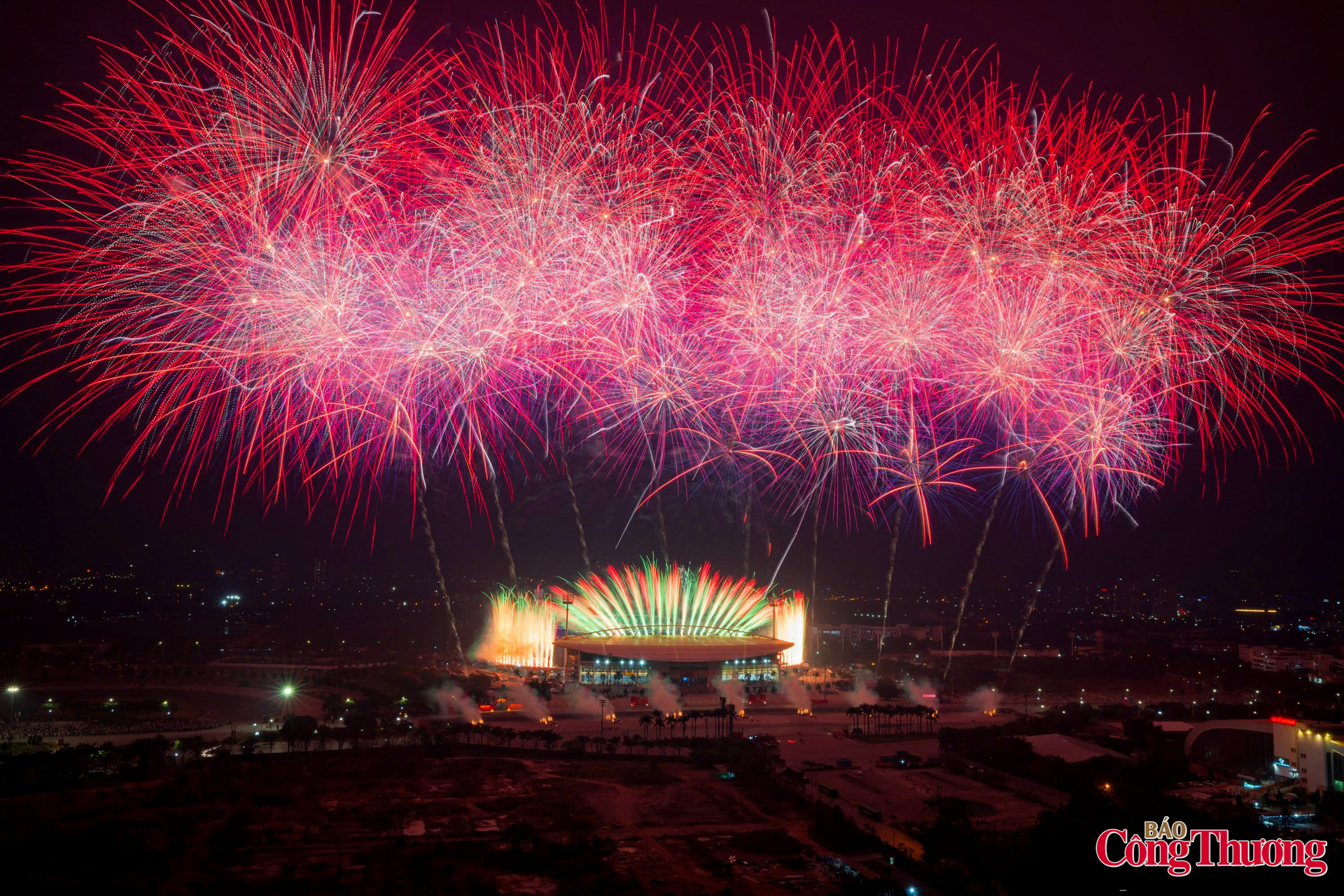 Mãn nhãn màn pháo hoa chào mừng thành công Đại hội XIV của Đảng - 14